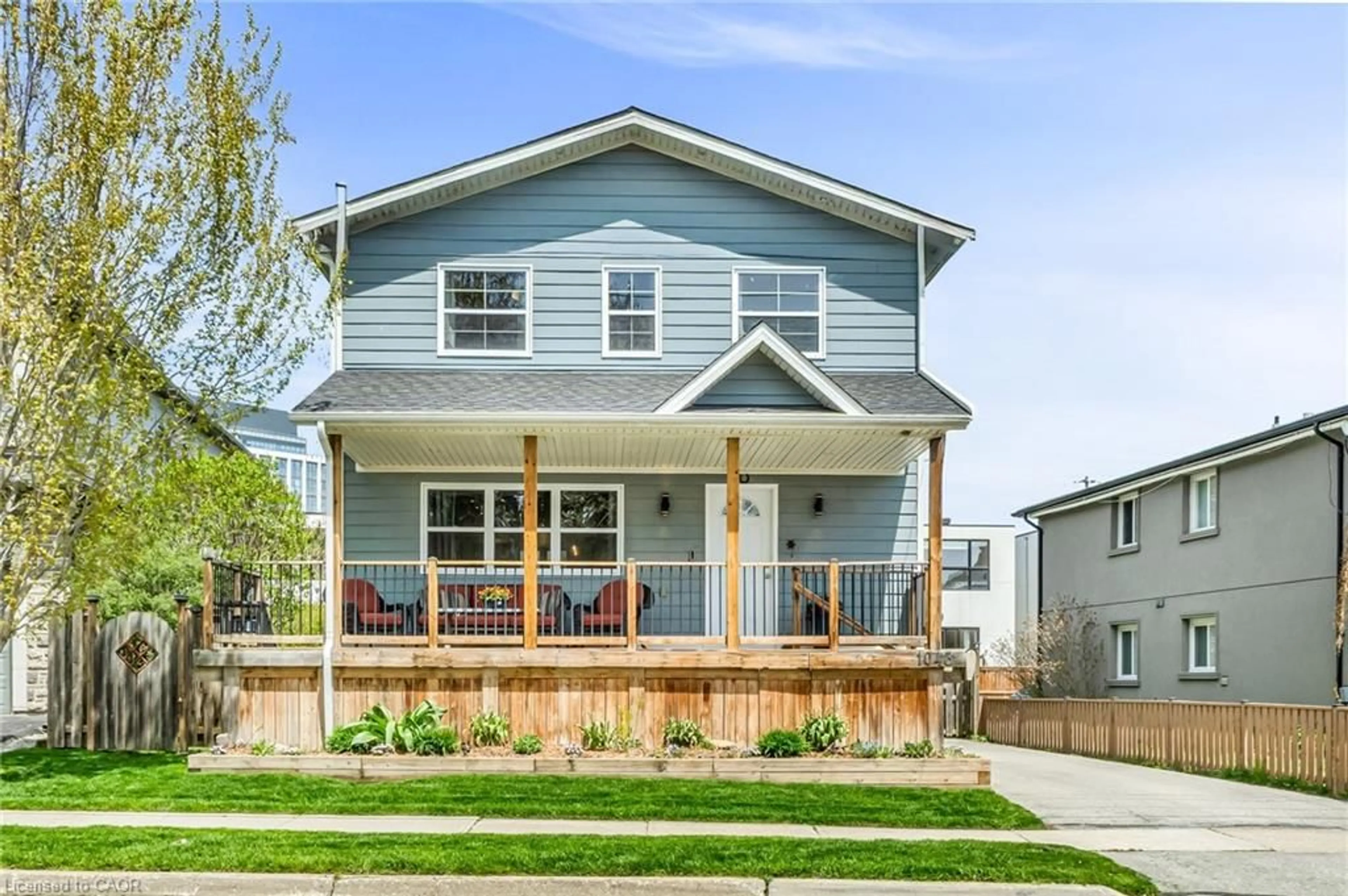 Home with vinyl exterior material, street for 1043 Shaw Dr, Mississauga Ontario L5G 3Z3