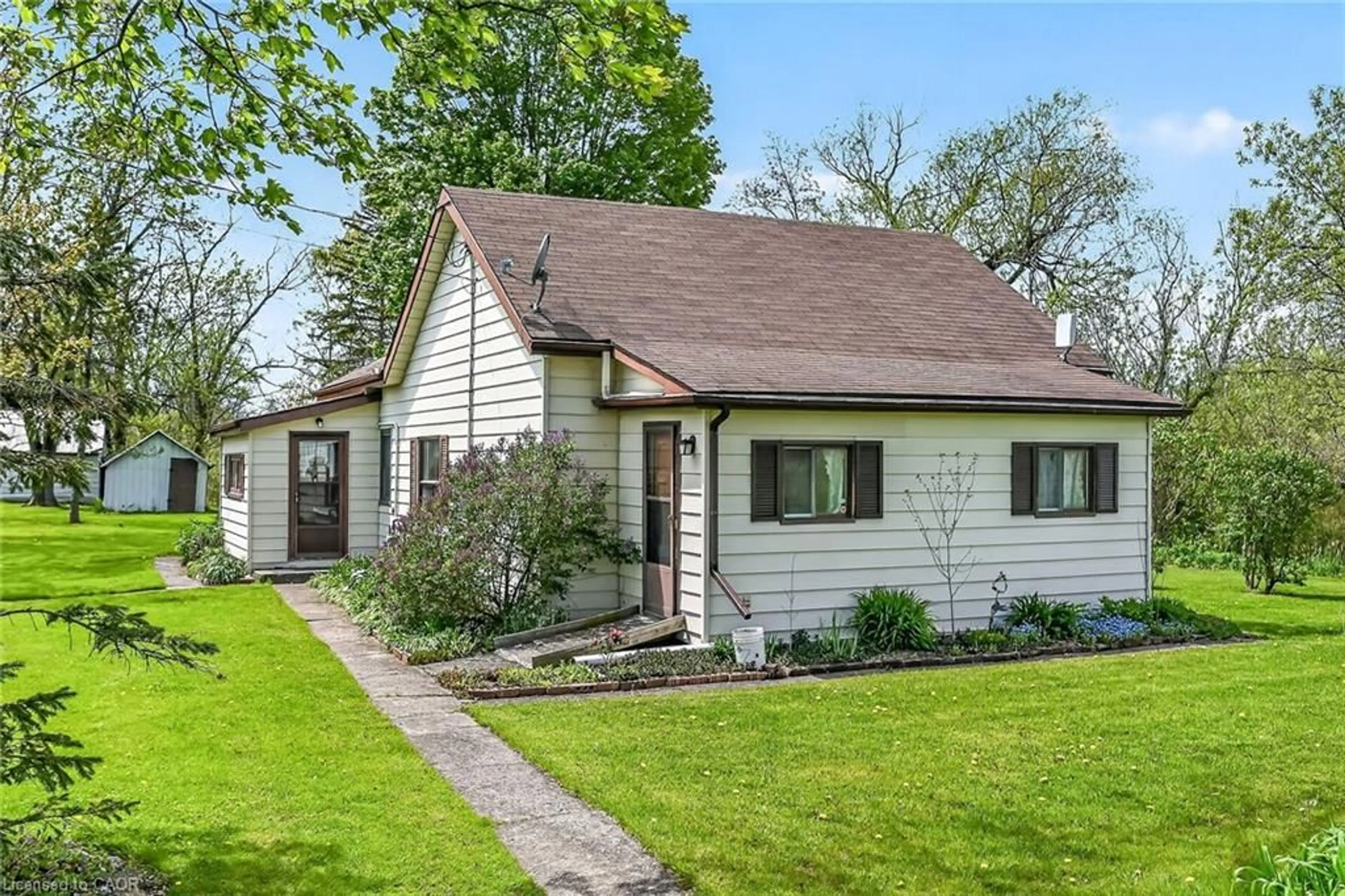 Home with vinyl exterior material, street for 81 Fishcarrier St, Cayuga Ontario N0A 1E0