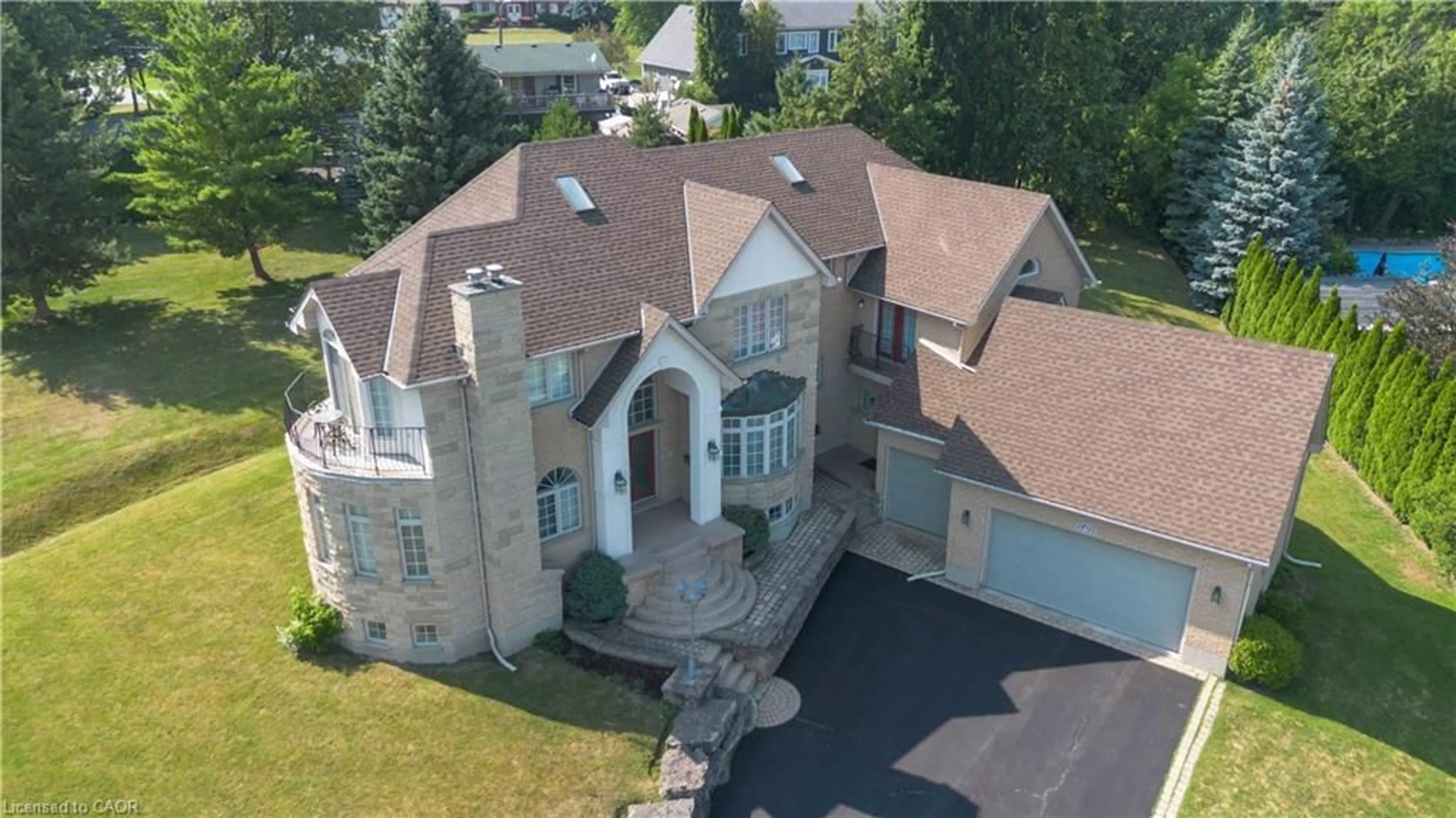 A pic from outside/outdoor area/front of a property/back of a property/a pic from drone, unknown for 1401 Tamworth Crt, Burlington Ontario L7P 4V3