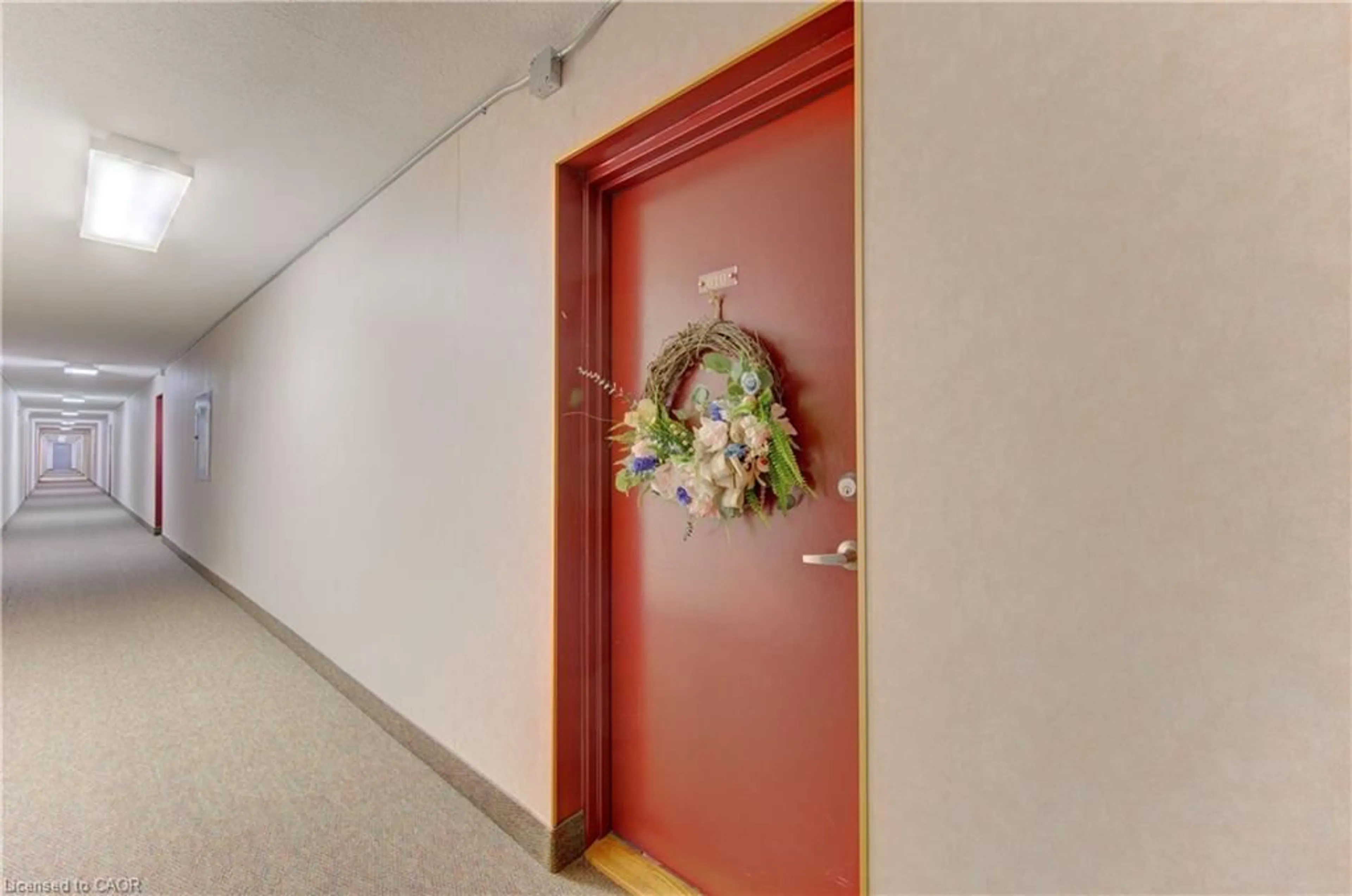 Indoor foyer for 1100 Courtland Ave #610, Kitchener Ontario N2C 2H9
