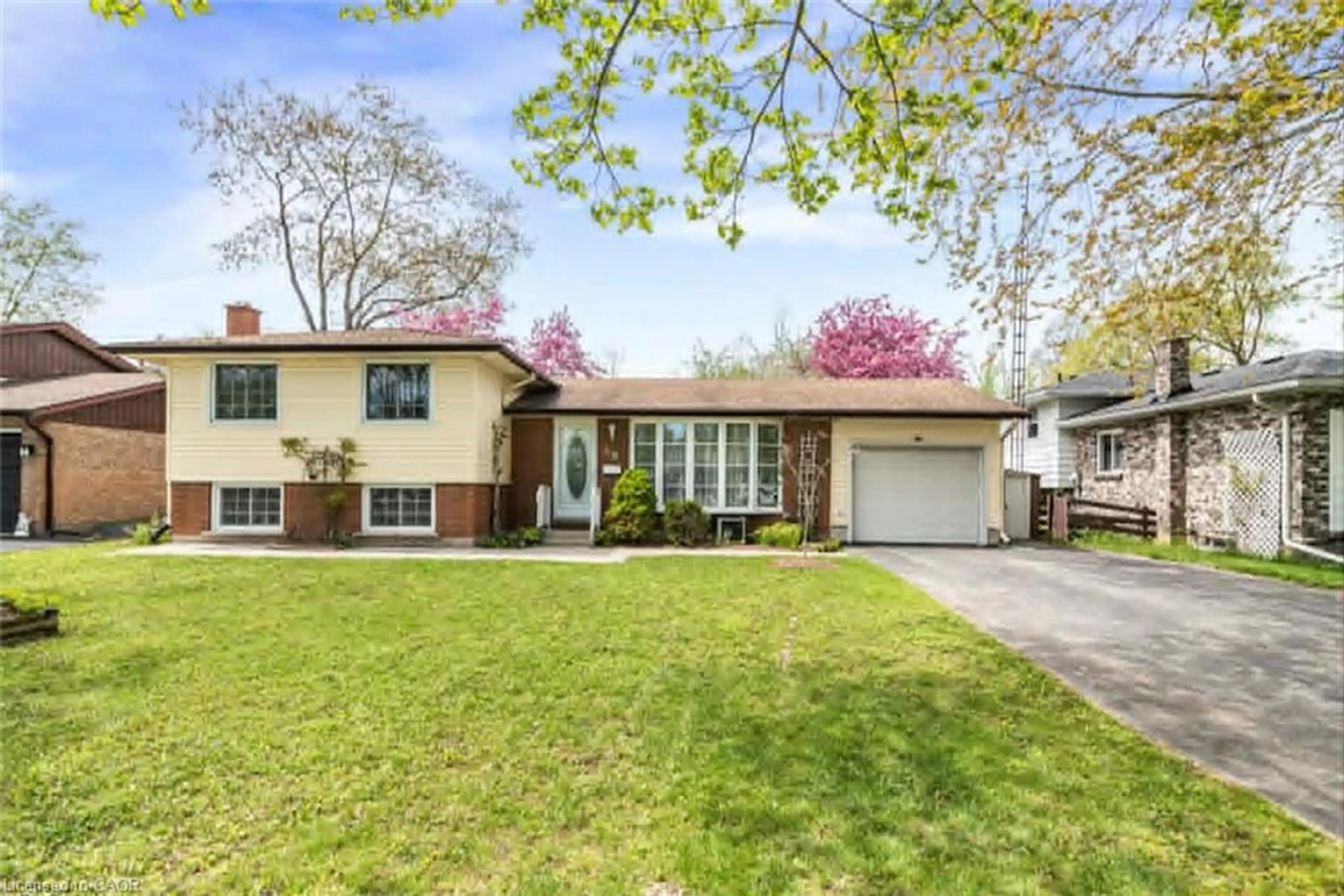 Home with brick exterior material, street for 68 Brookfield Blvd, Dunnville Ontario N1A 2X7