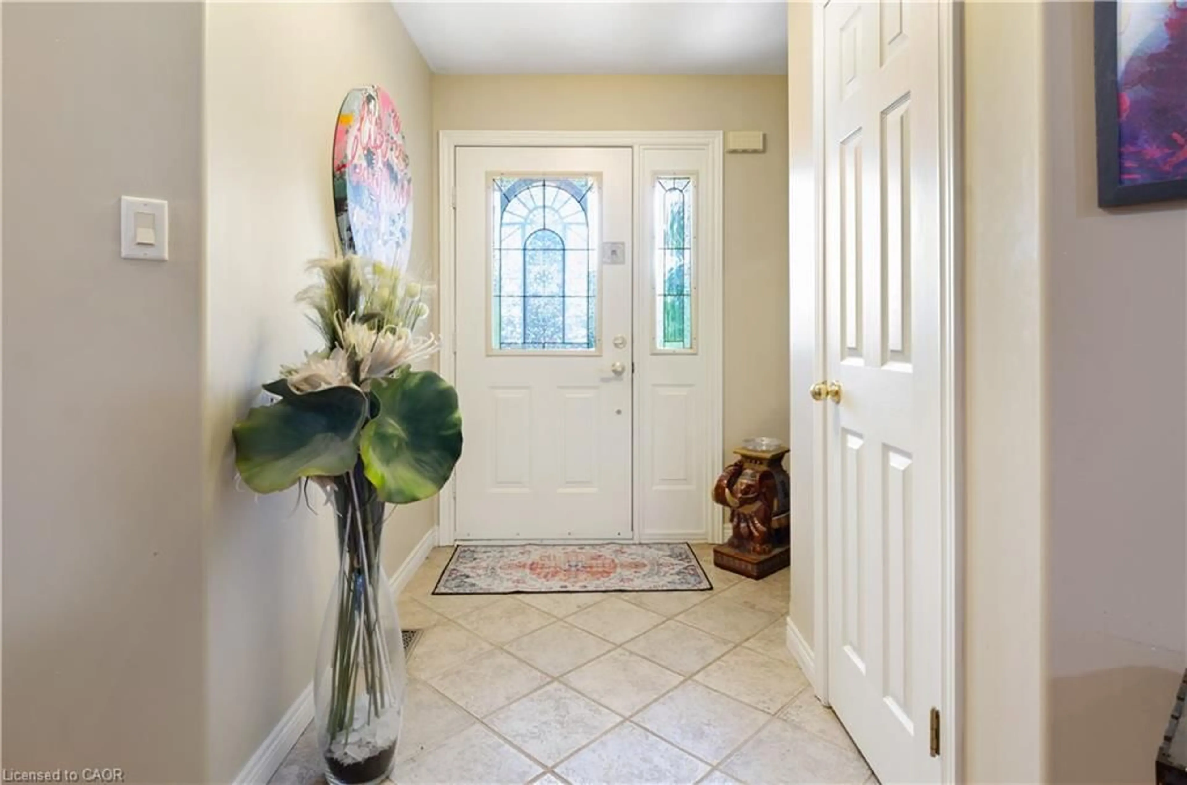 Indoor entryway for 61 Devils Creek Dr, Cambridge Ontario N1S 4Y3
