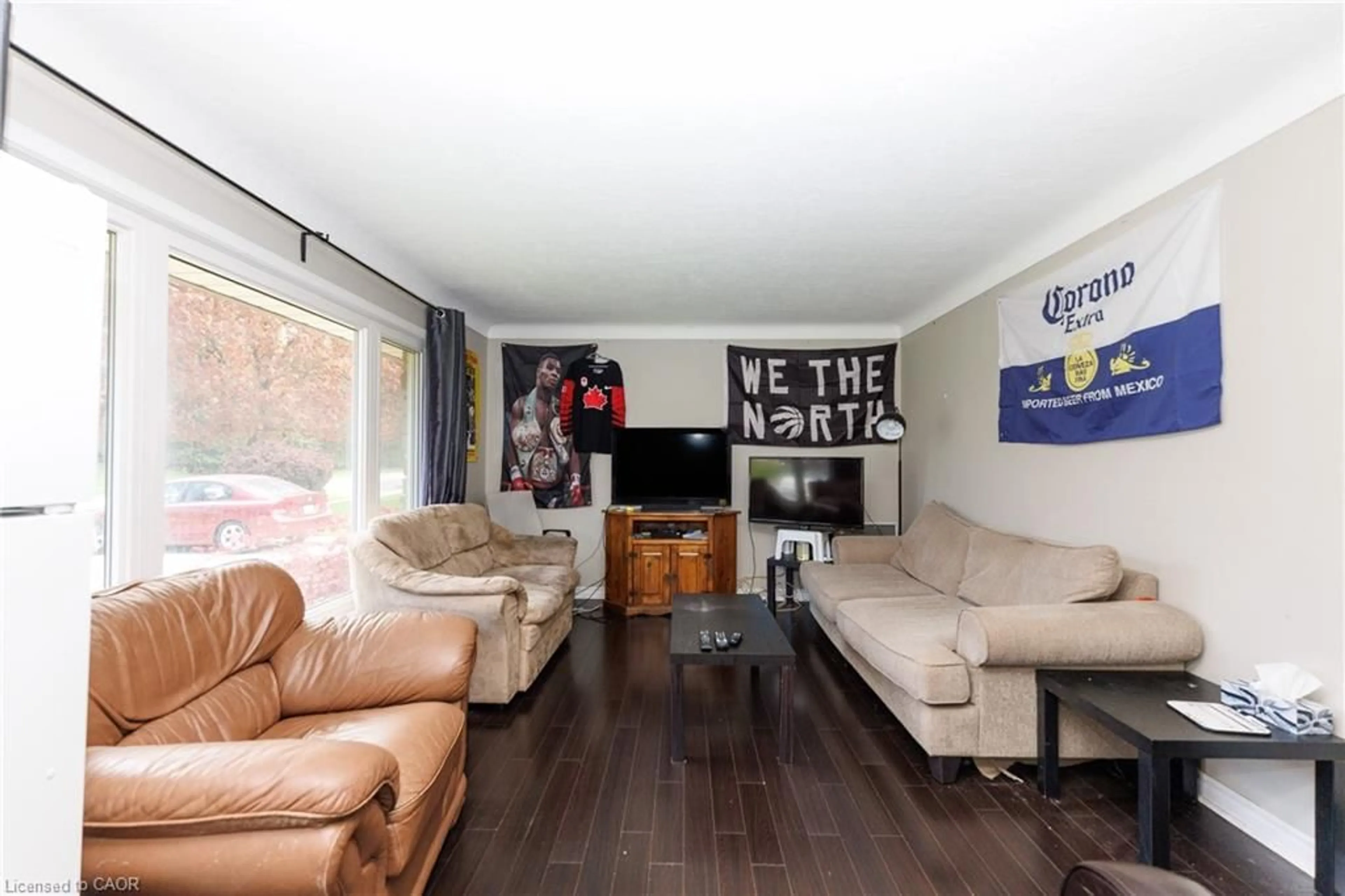 Living room with furniture, wood/laminate floor for 25 Warkdale Dr, St. Catharines Ontario L2T 2V8
