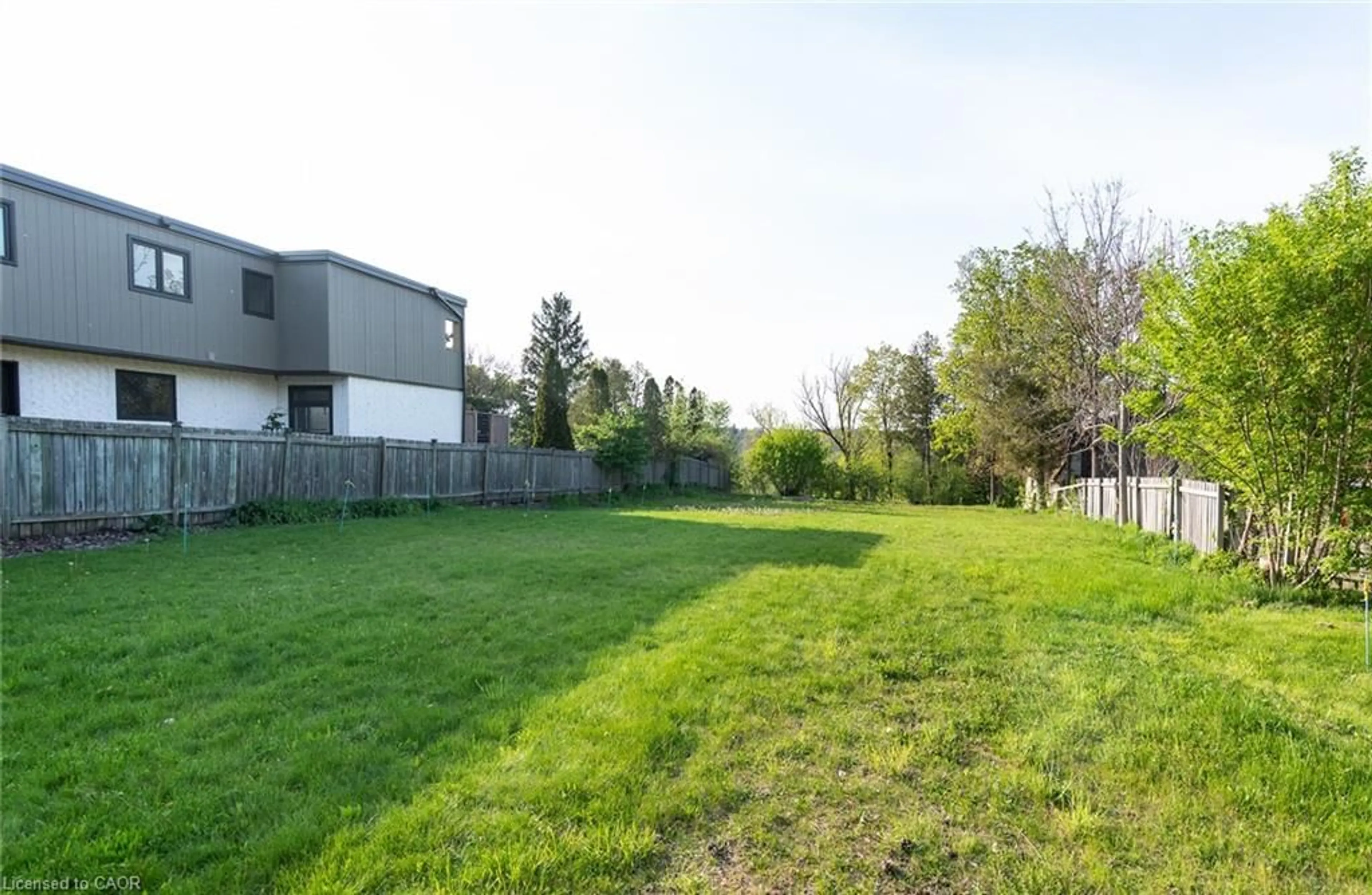 Patio, unknown for 138 Riverbank Dr, Cambridge Ontario N3H 4R6