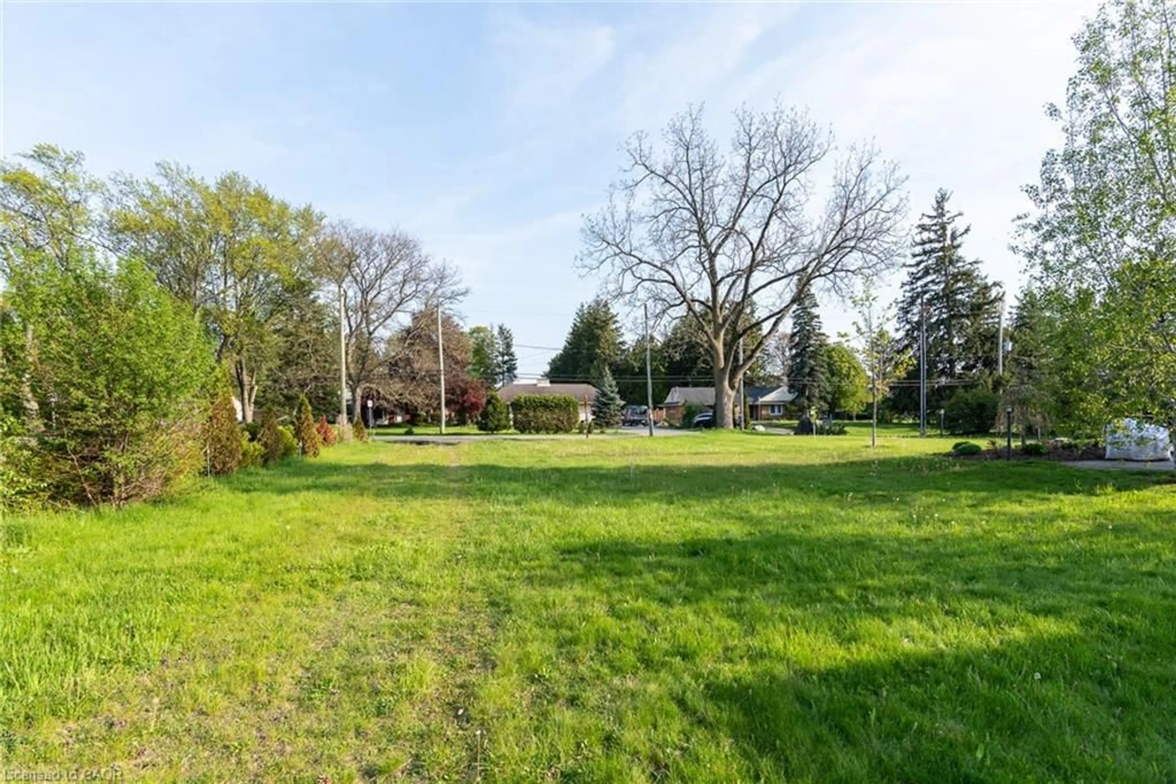 A pic from outside/outdoor area/front of a property/back of a property/a pic from drone, unknown for 138 Riverbank Dr, Cambridge Ontario N3H 4R6