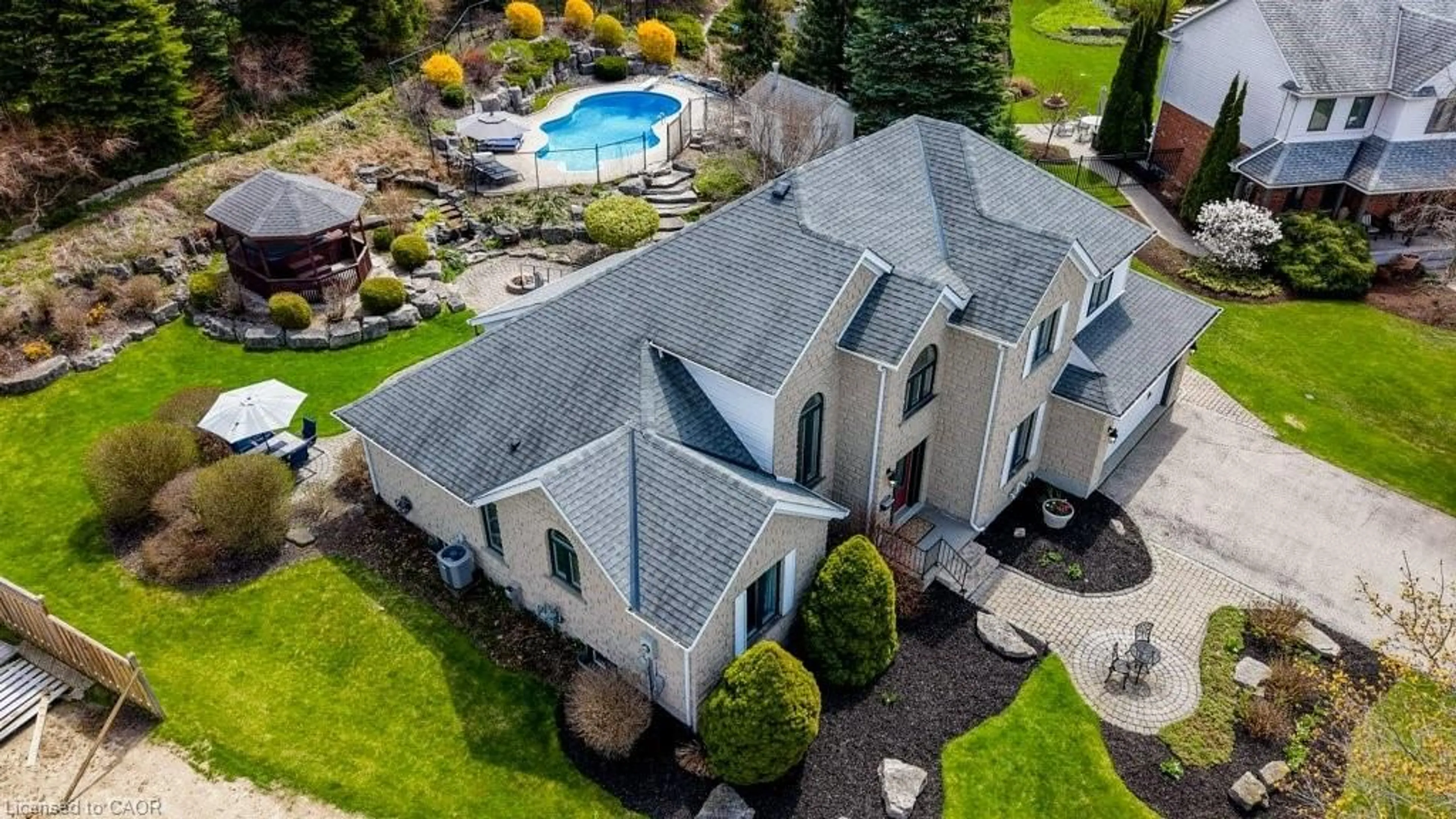 A pic from outside/outdoor area/front of a property/back of a property/a pic from drone, unknown for 207 Woodridge Dr, Petersburg Ontario N0B 2H0