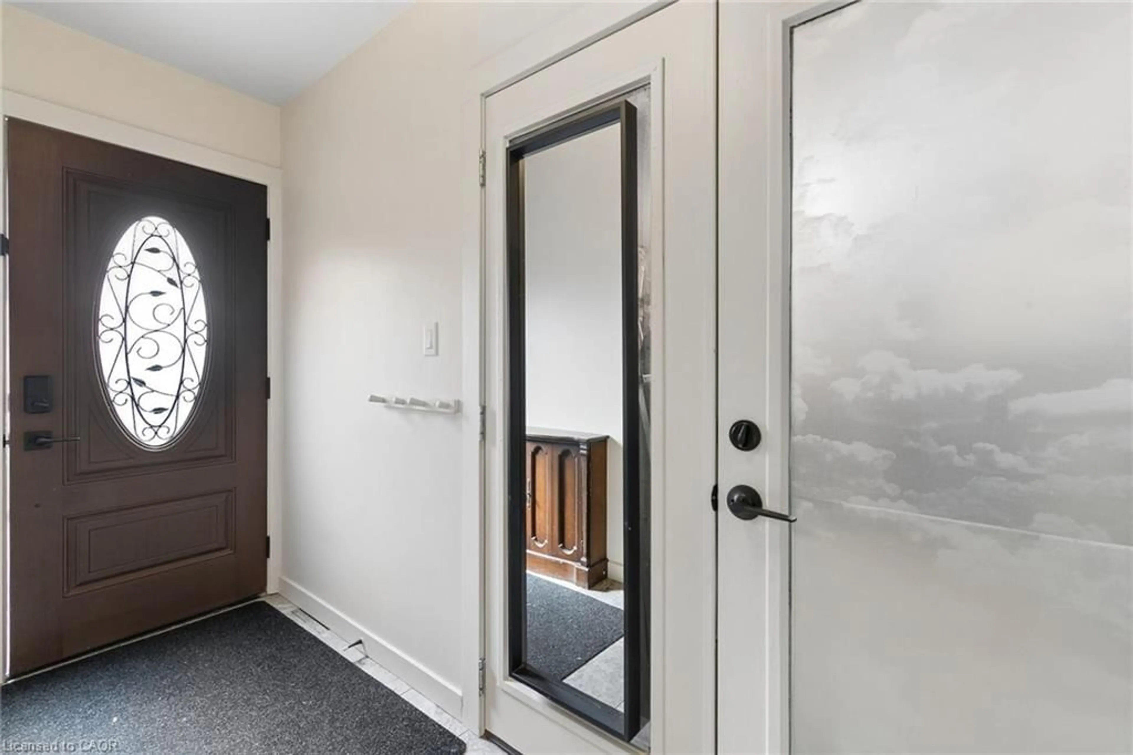 Indoor entryway for 24 Davidson St, Cambridge Ontario N1S 2T9