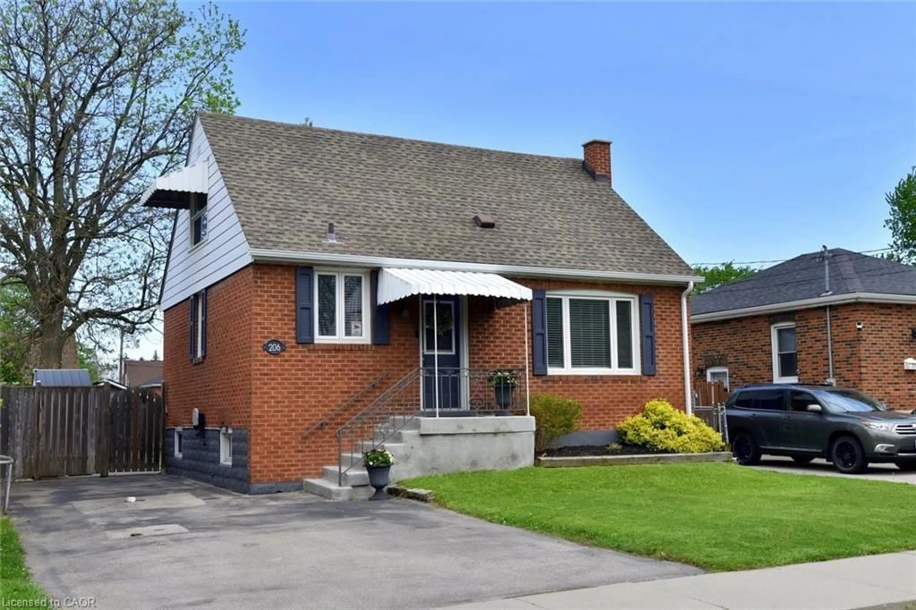 Home with brick exterior material, street for 206 East 14th St, Hamilton Ontario L9A 4B6