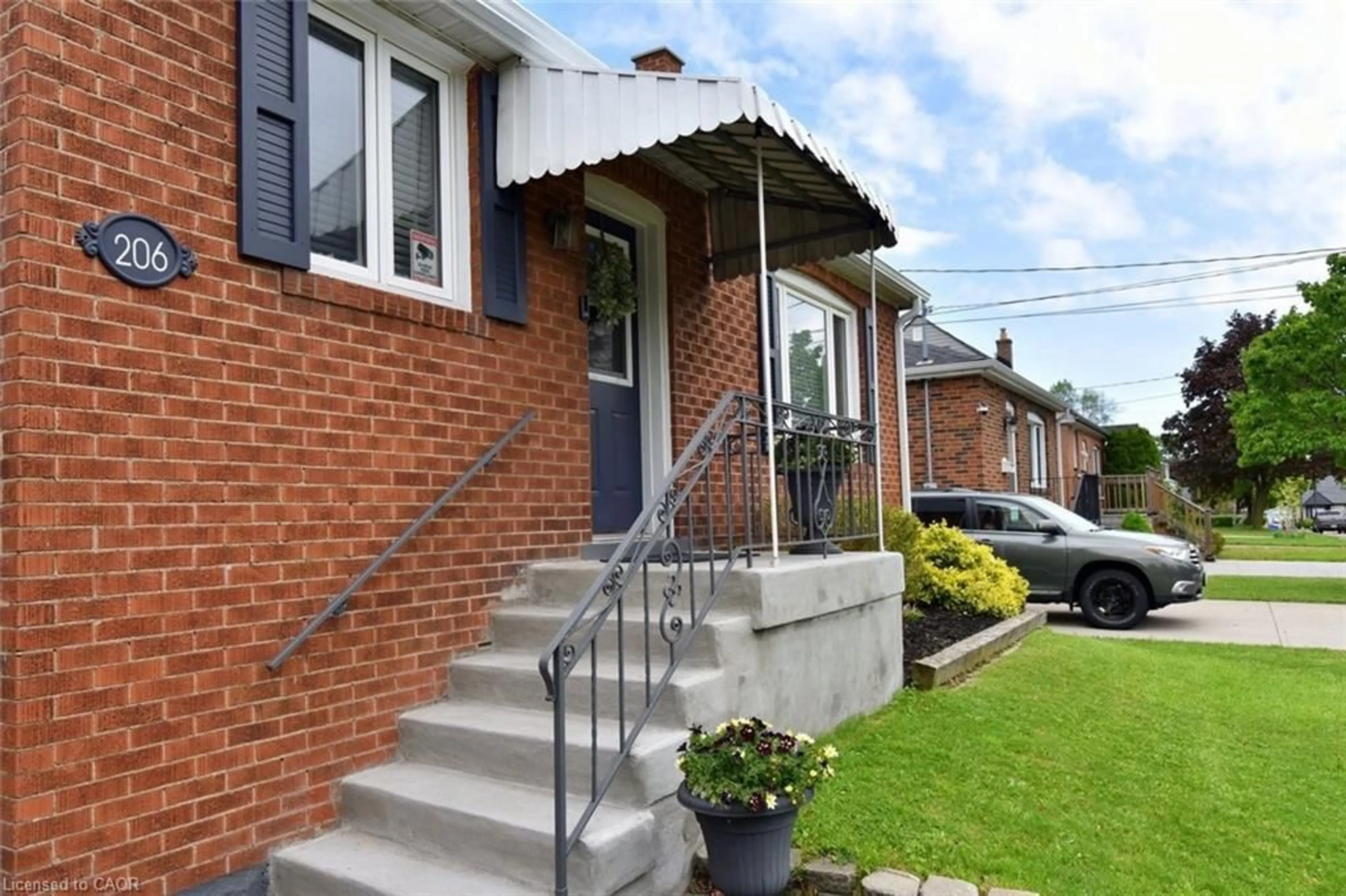 Home with brick exterior material, street for 206 East 14th St, Hamilton Ontario L9A 4B6
