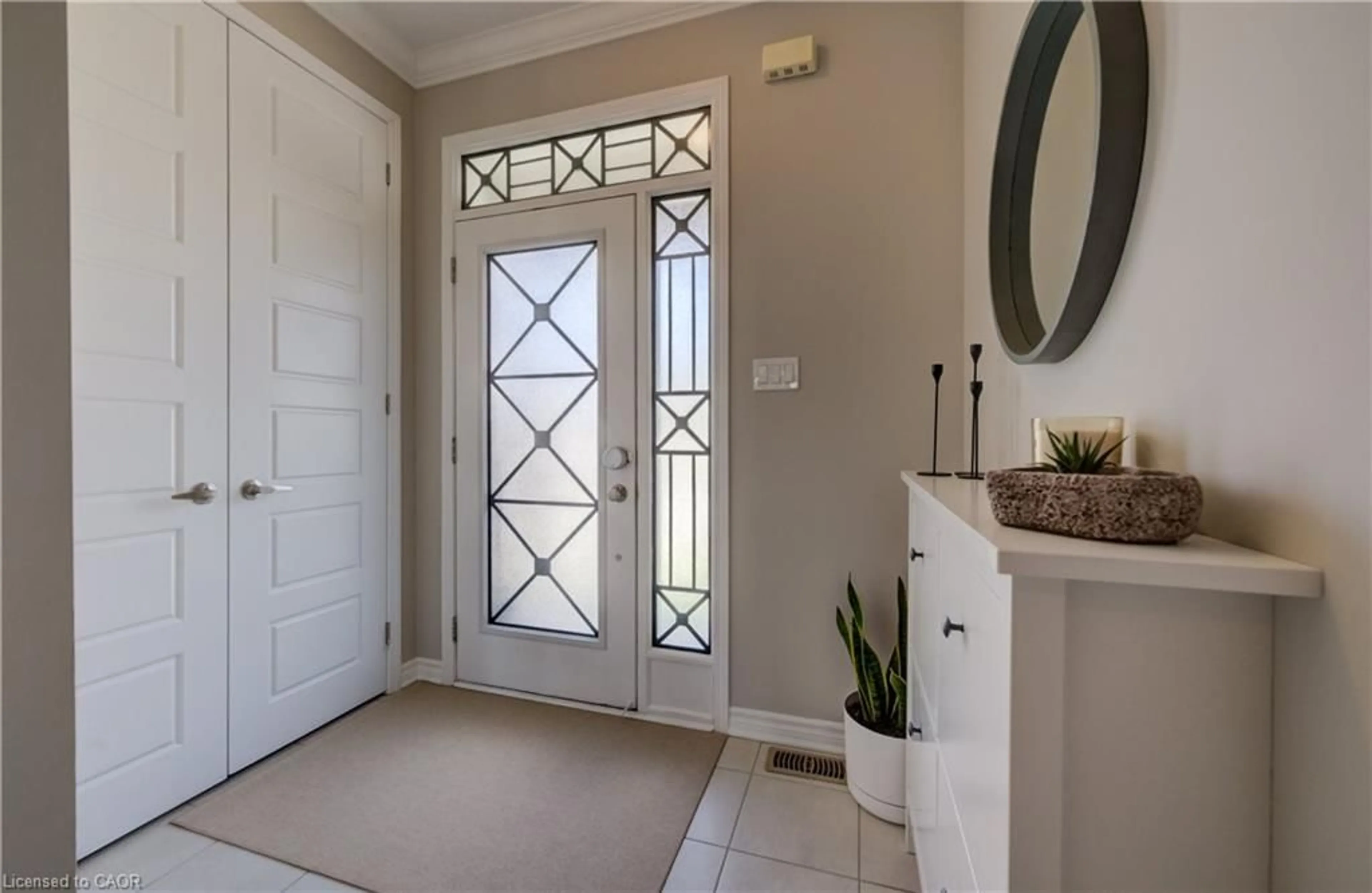 Indoor entryway for 19 Shoreacres Dr, Kitchener Ontario N2R 0K7