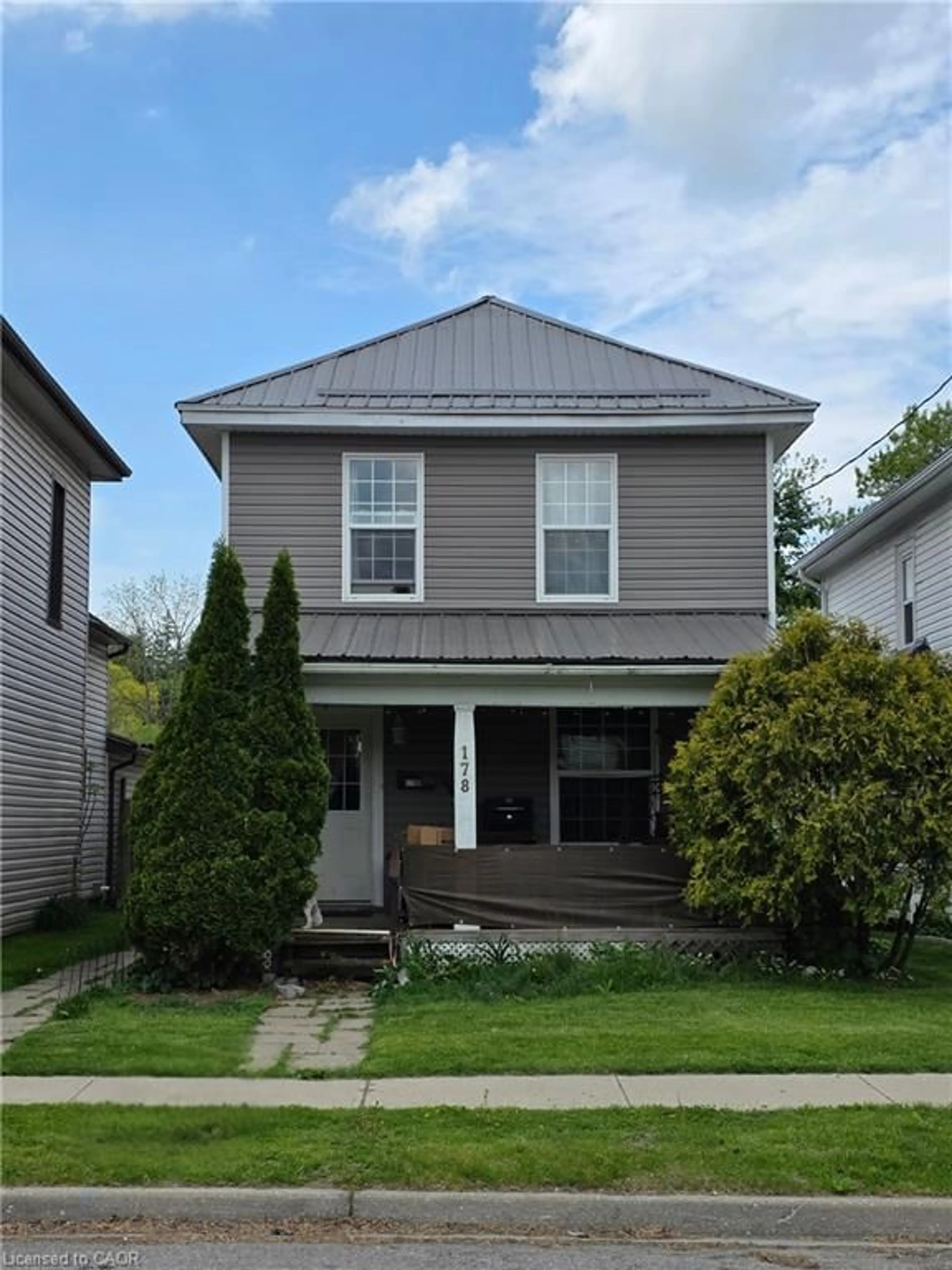 Home with vinyl exterior material, street for 178 Head St, Simcoe Ontario N3Y 3X5