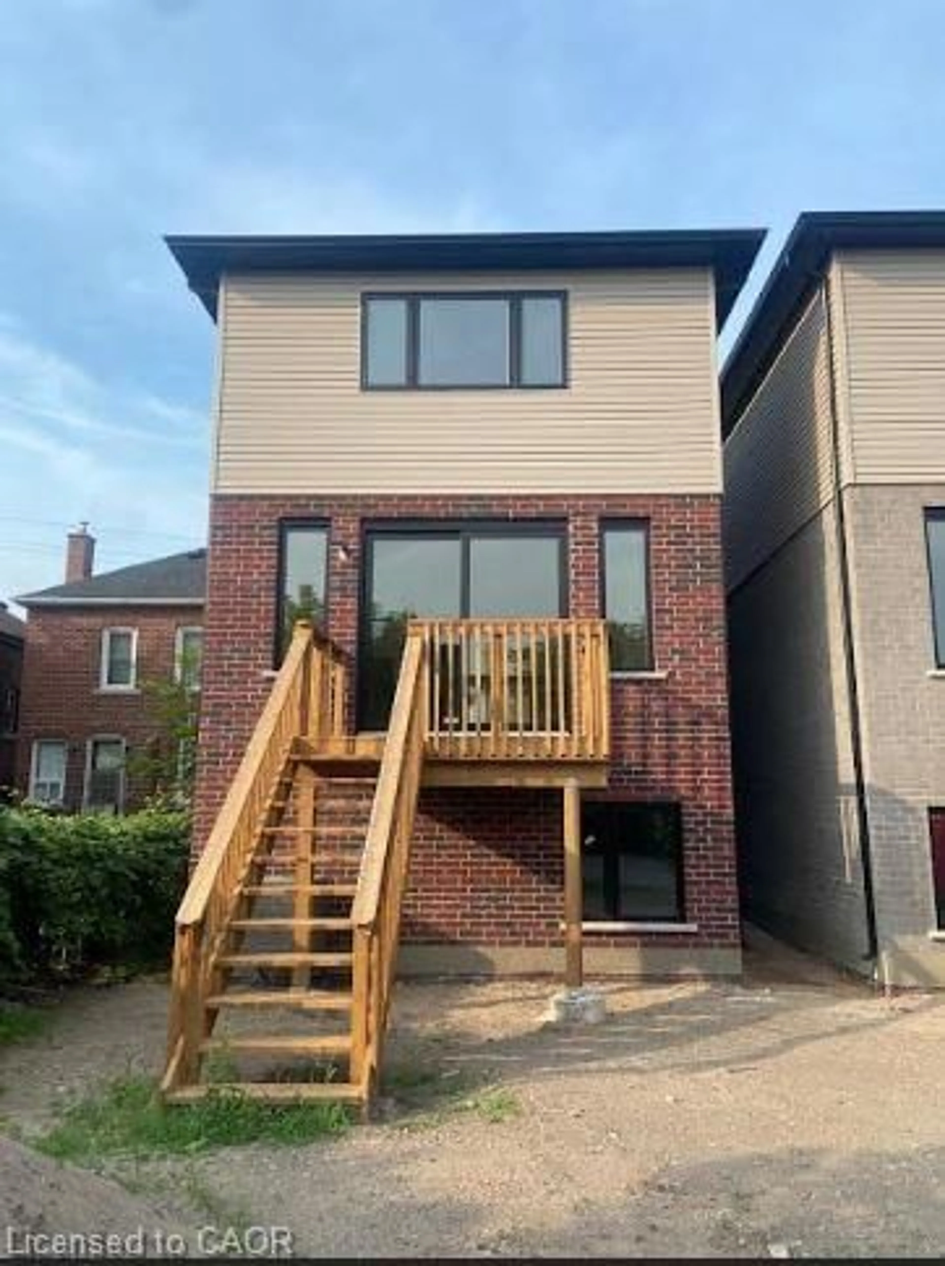 Home with brick exterior material, street for 48 Melbourne St, Hamilton Ontario L8P 2A6