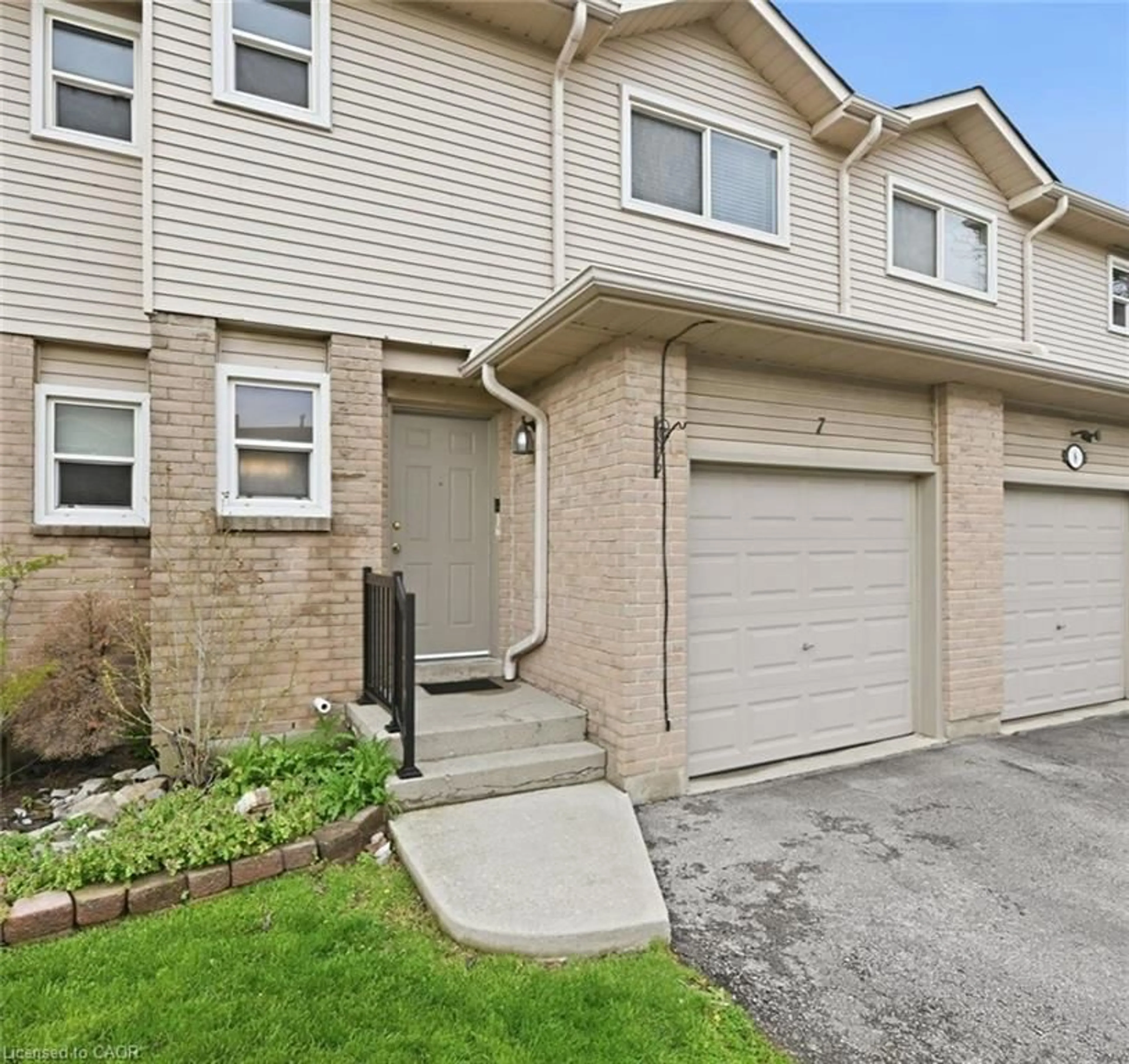 Unknown for 15 Derby St #7, Hamilton Ontario L8W 3T3