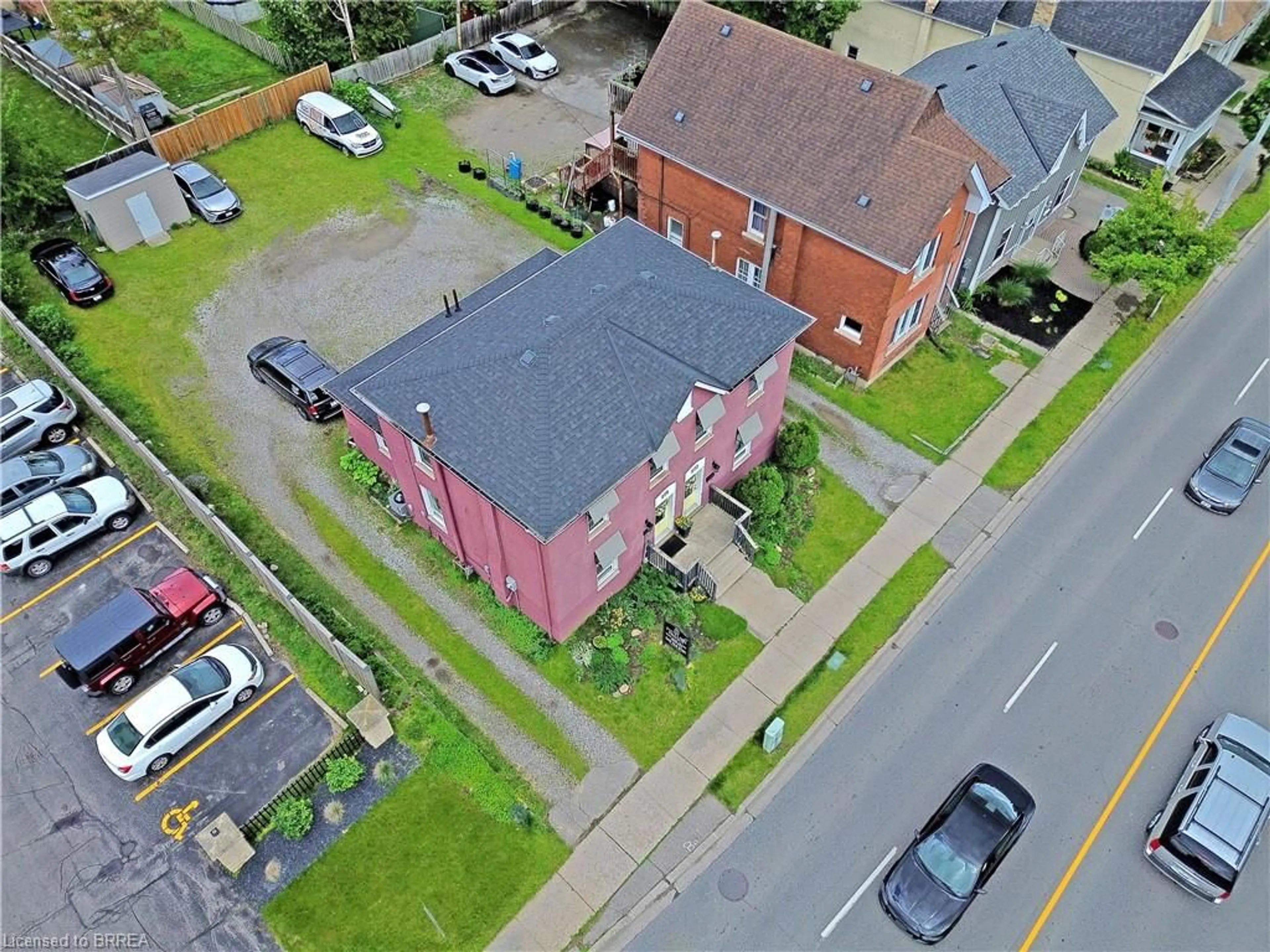 A pic from outside/outdoor area/front of a property/back of a property/a pic from drone, unknown for 275 Brant Ave, Brantford Ontario N3T 3J6