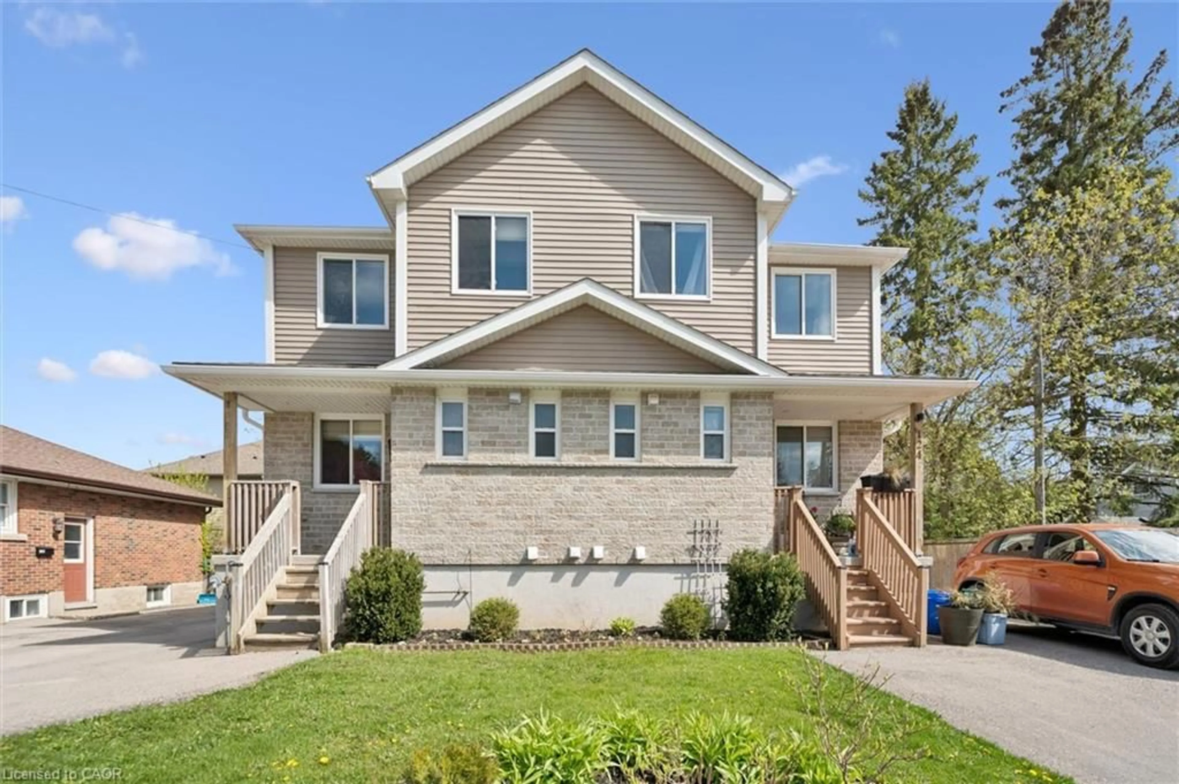 Home with vinyl exterior material, street for 126 Forfar St, Fergus Ontario N1M 1B2