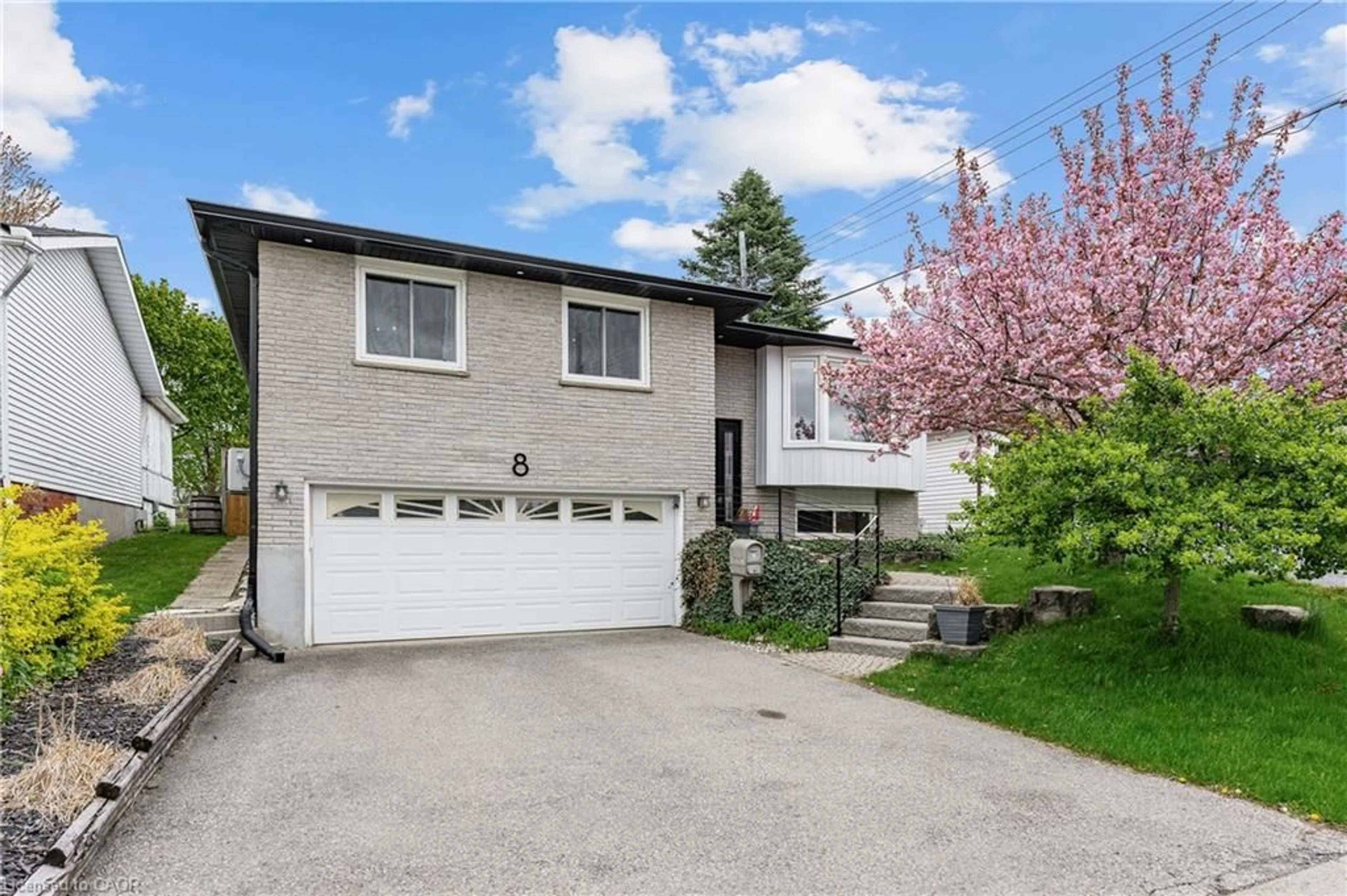 Unknown for 8 Esther Ave, Cambridge Ontario N1S 4L6
