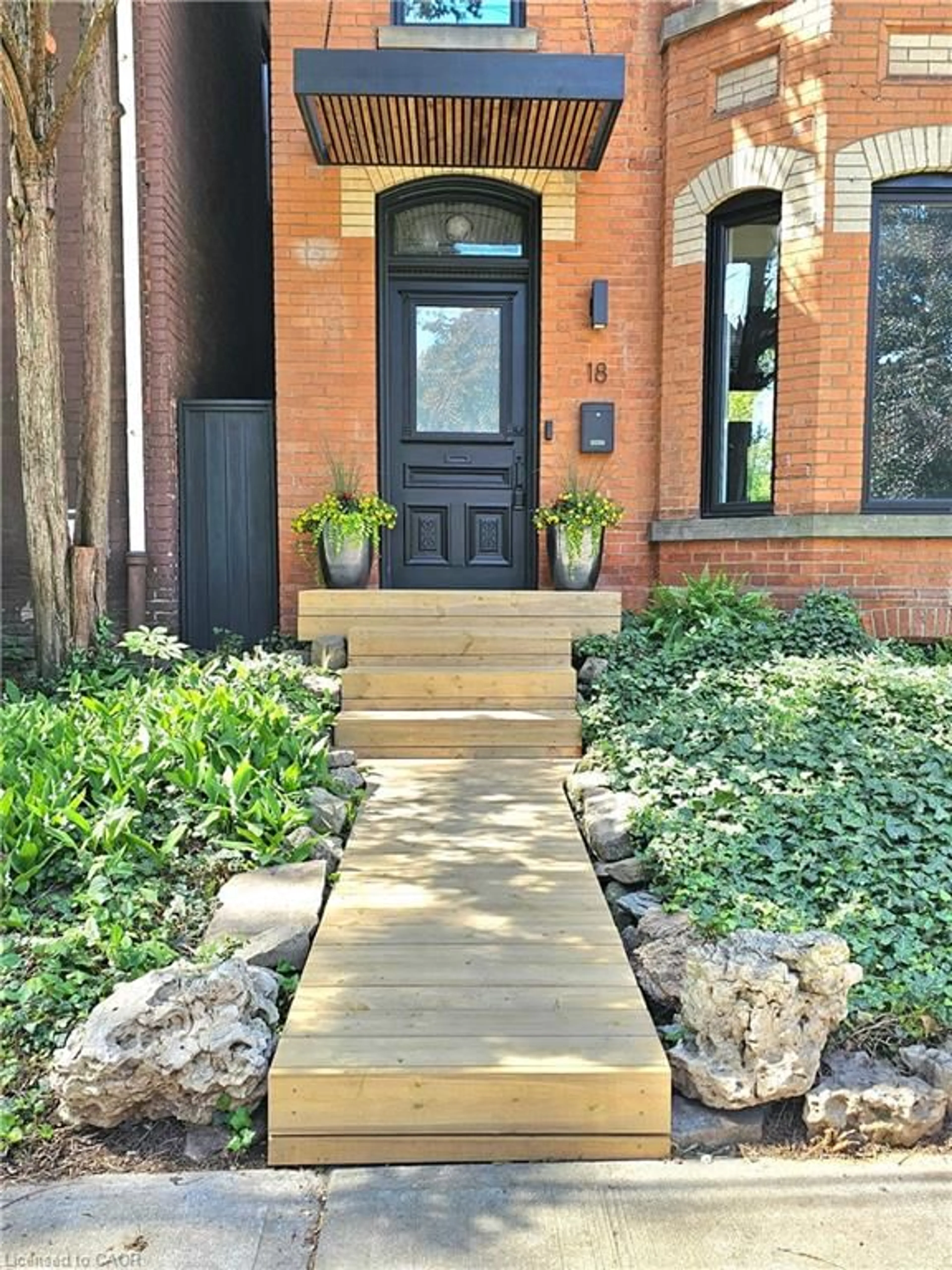 Unknown for 18 Alanson St, Hamilton Ontario L8N 1W5