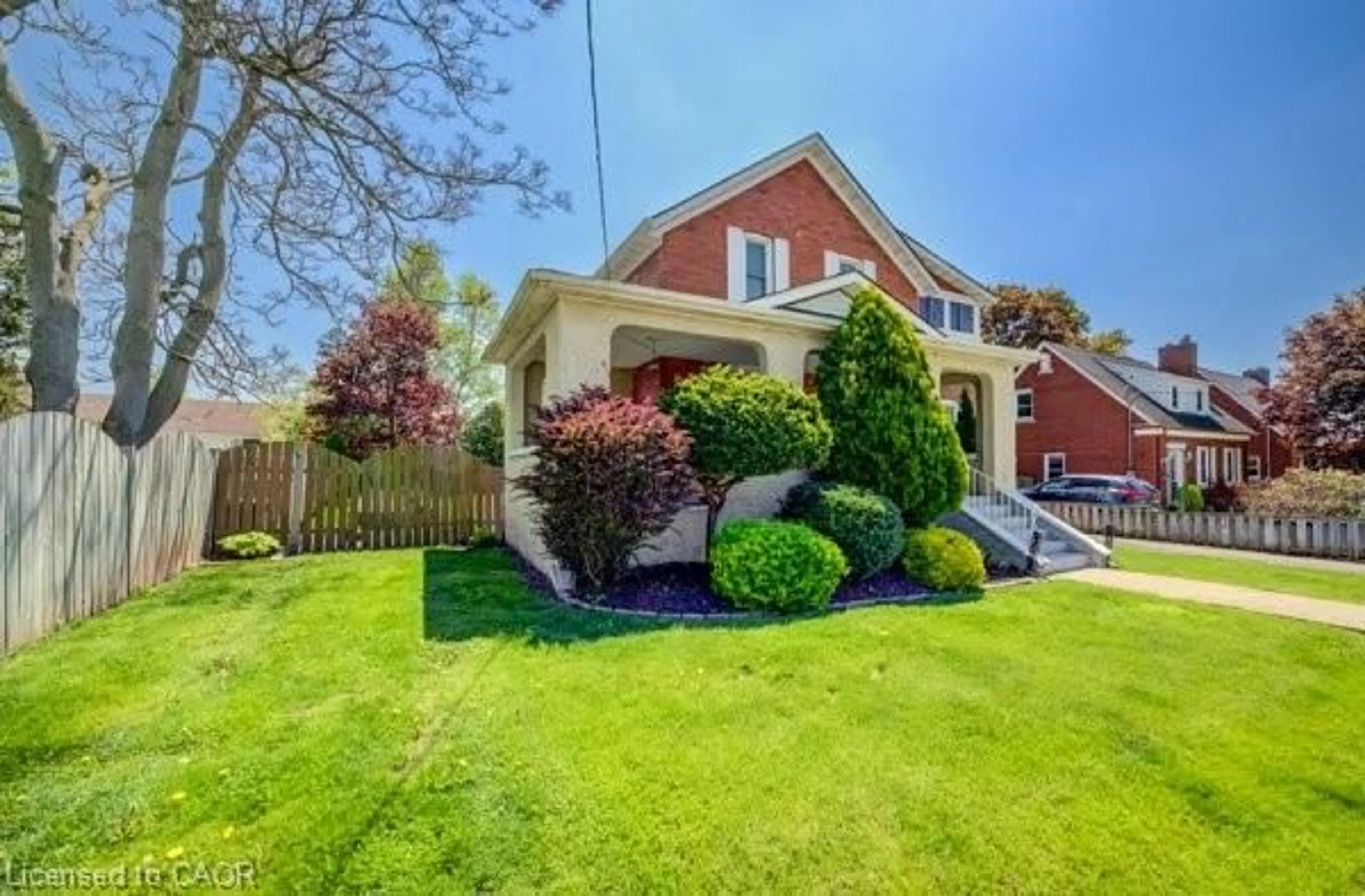Home with brick exterior material, street for 523 Lowther St, Cambridge Ontario N3H 1Z4