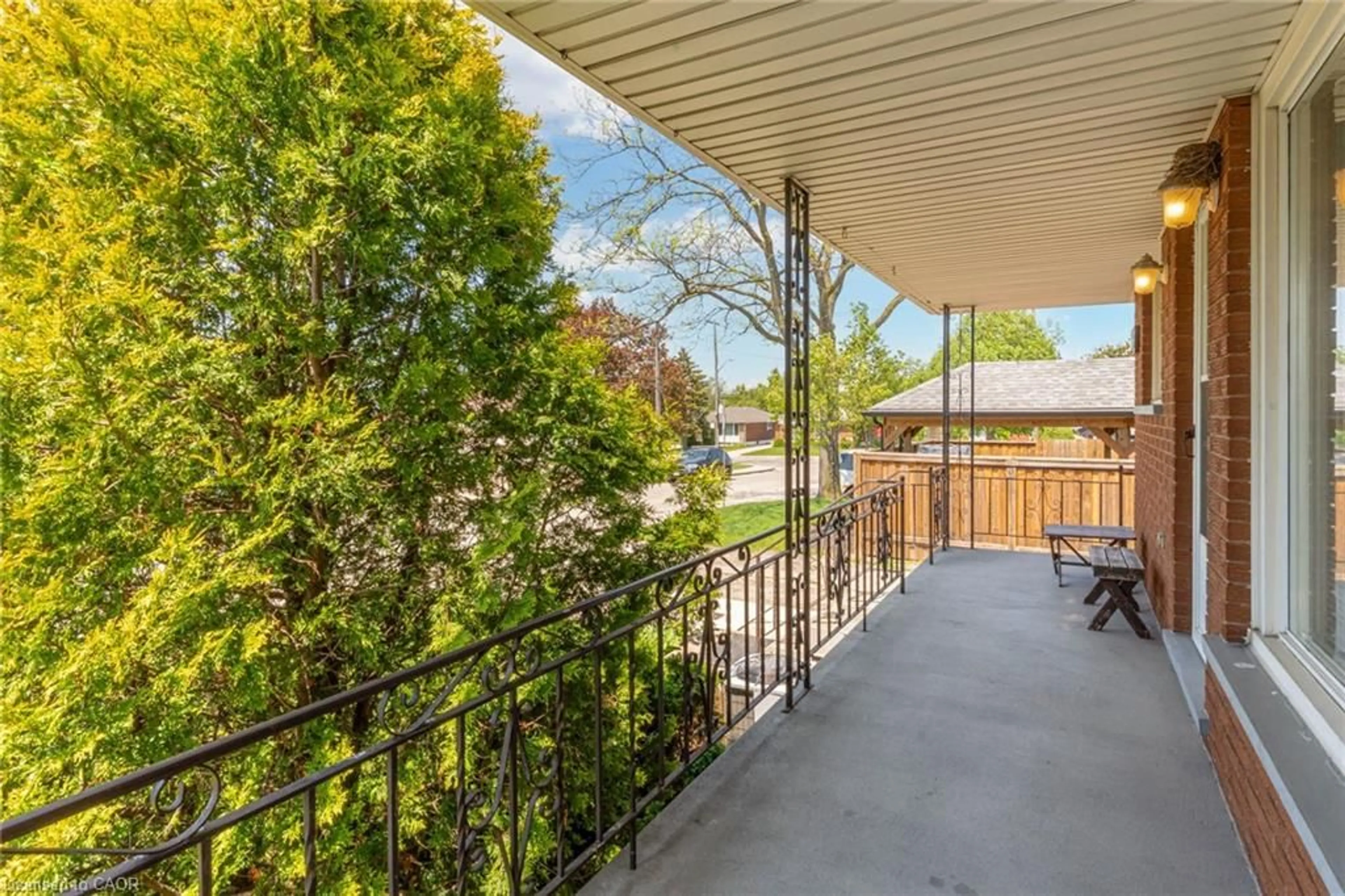 Patio, water/lake/river/ocean view for 186 Adeline Ave, Hamilton Ontario L8H 5T8