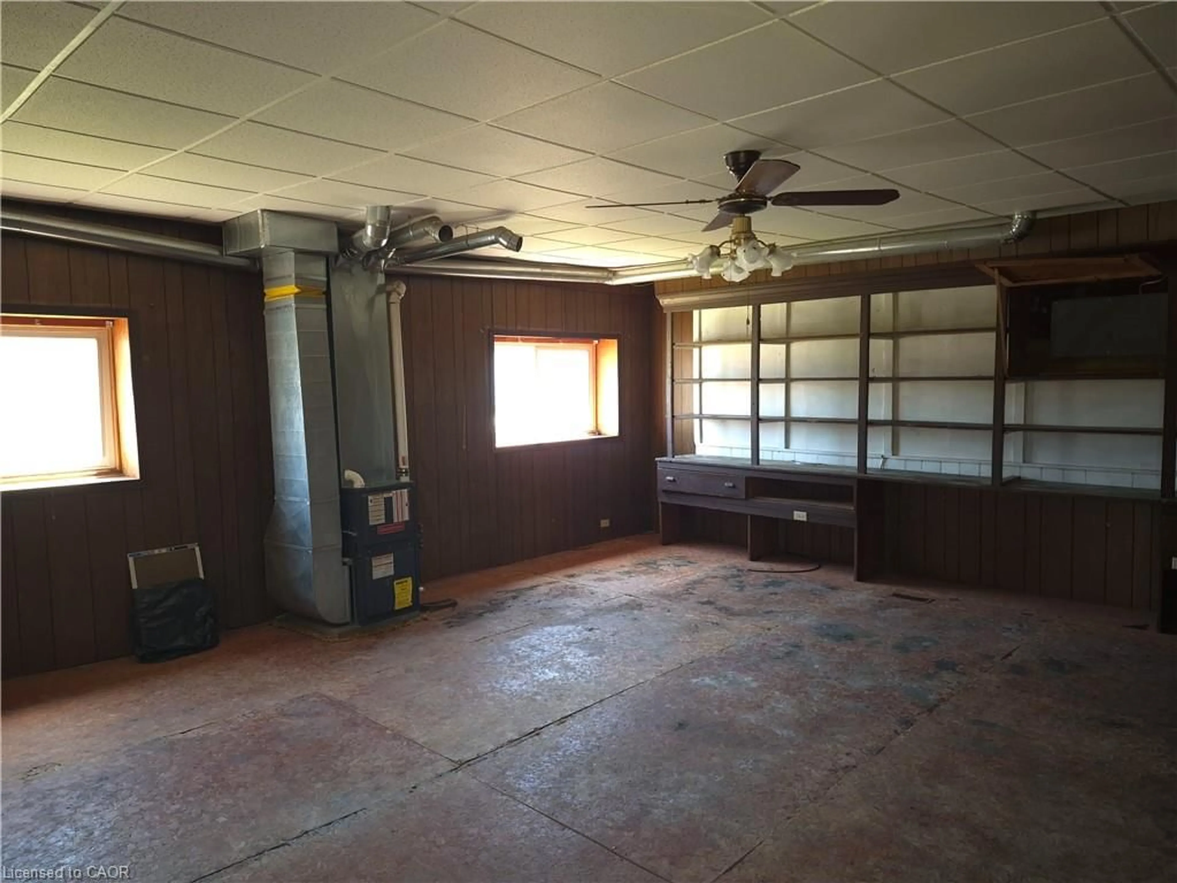 Indoor garage for 6219 Rainham Rd, Dunnville Ontario N1A 2W8
