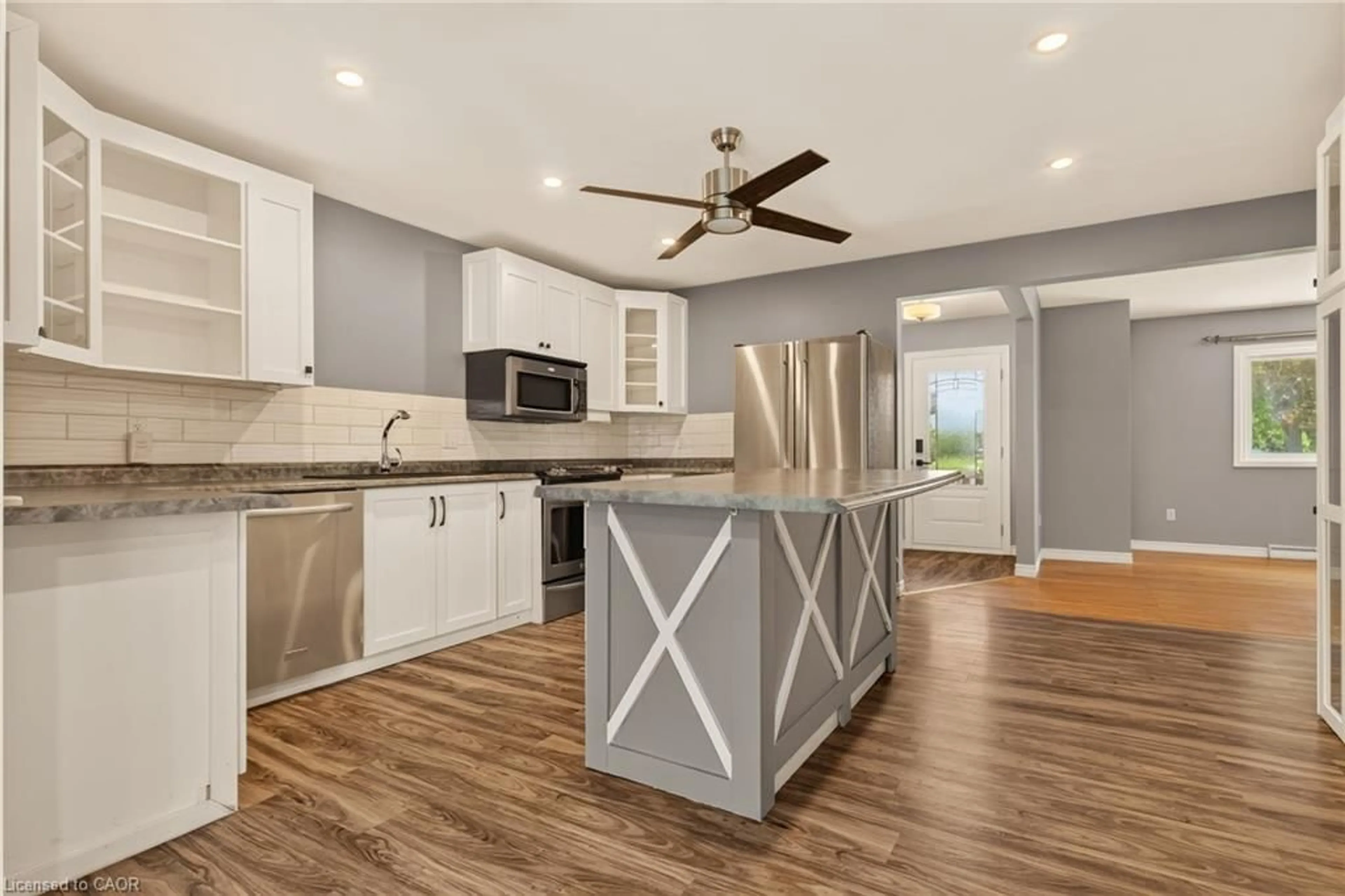 Open concept kitchen, unknown for 17 Fairfield Dr, Hagersville Ontario N0A 1H0