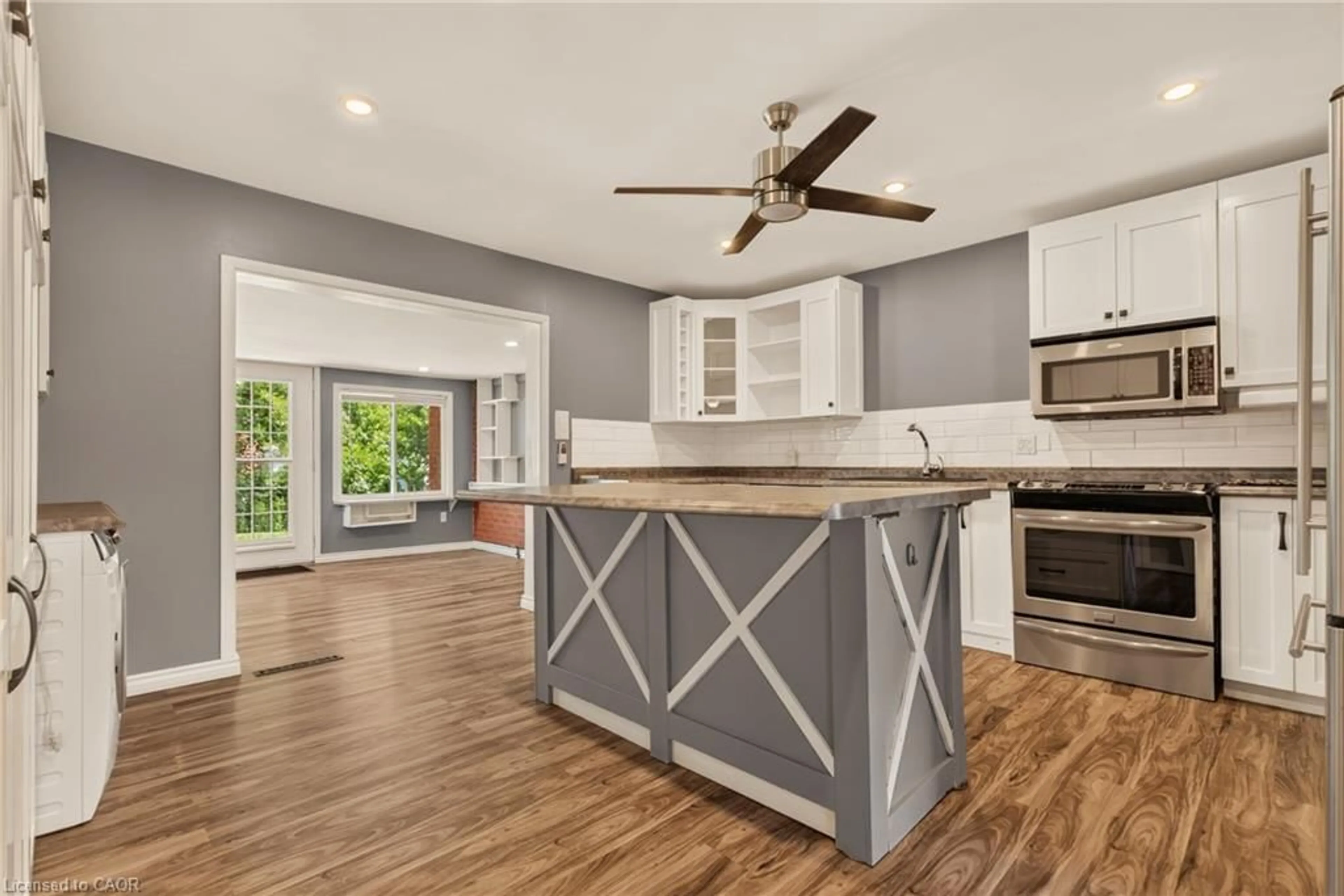 Open concept kitchen, unknown for 17 Fairfield Dr, Hagersville Ontario N0A 1H0