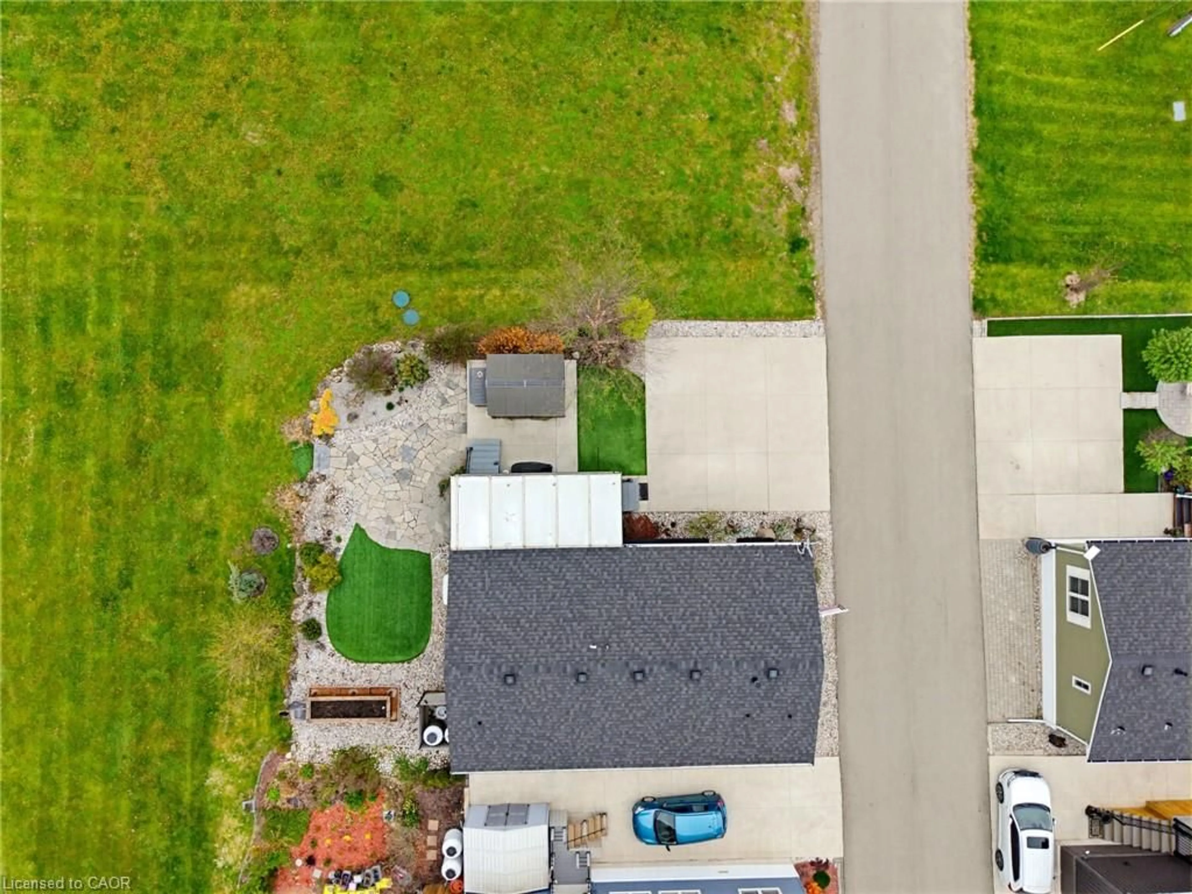 A pic from outside/outdoor area/front of a property/back of a property/a pic from drone, street for 4449 Milburough Line #2 Cedar Street, Burlington Ontario L7P 0C2
