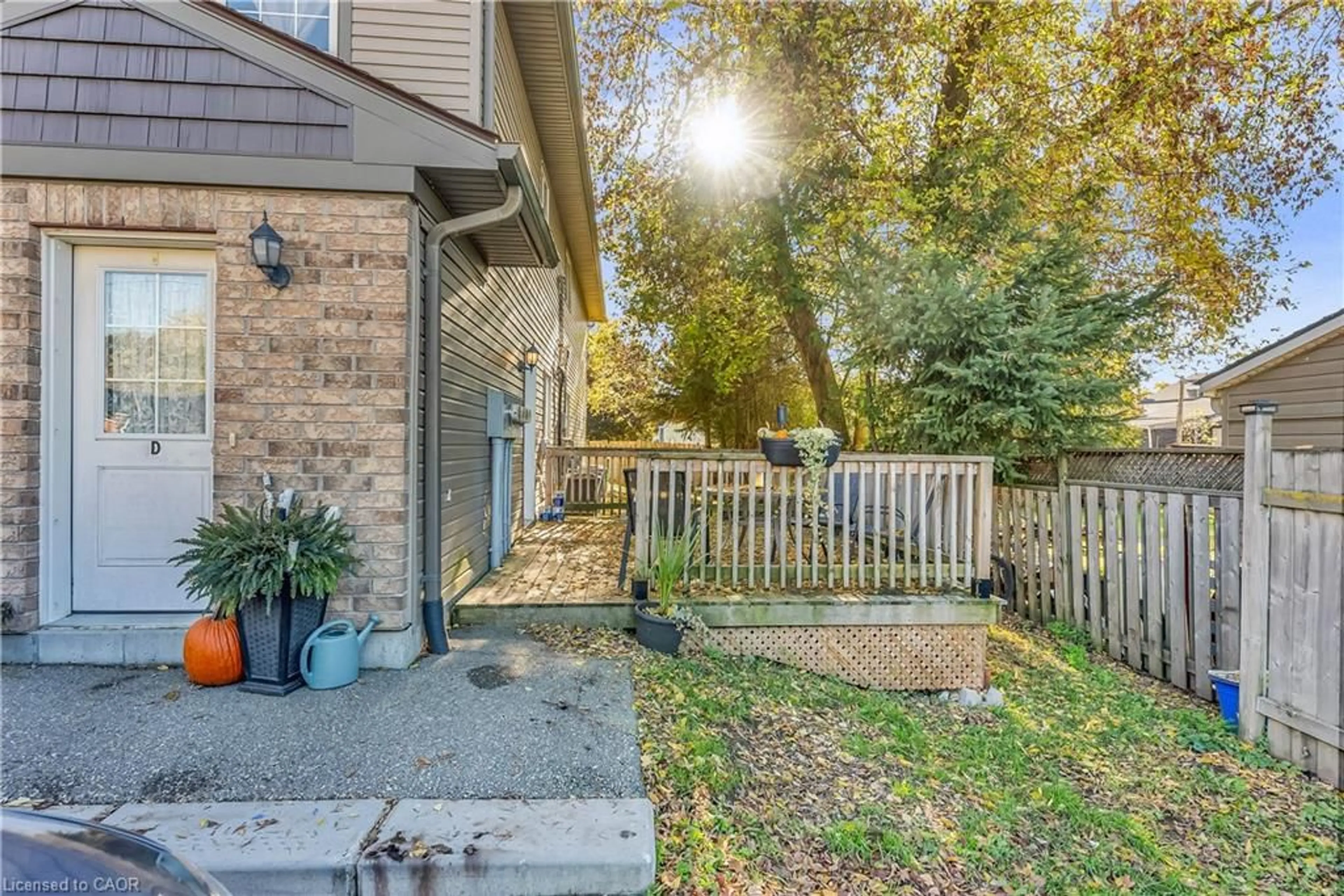 Patio, street for 180 Union St, Listowel Ontario N4W 1X2