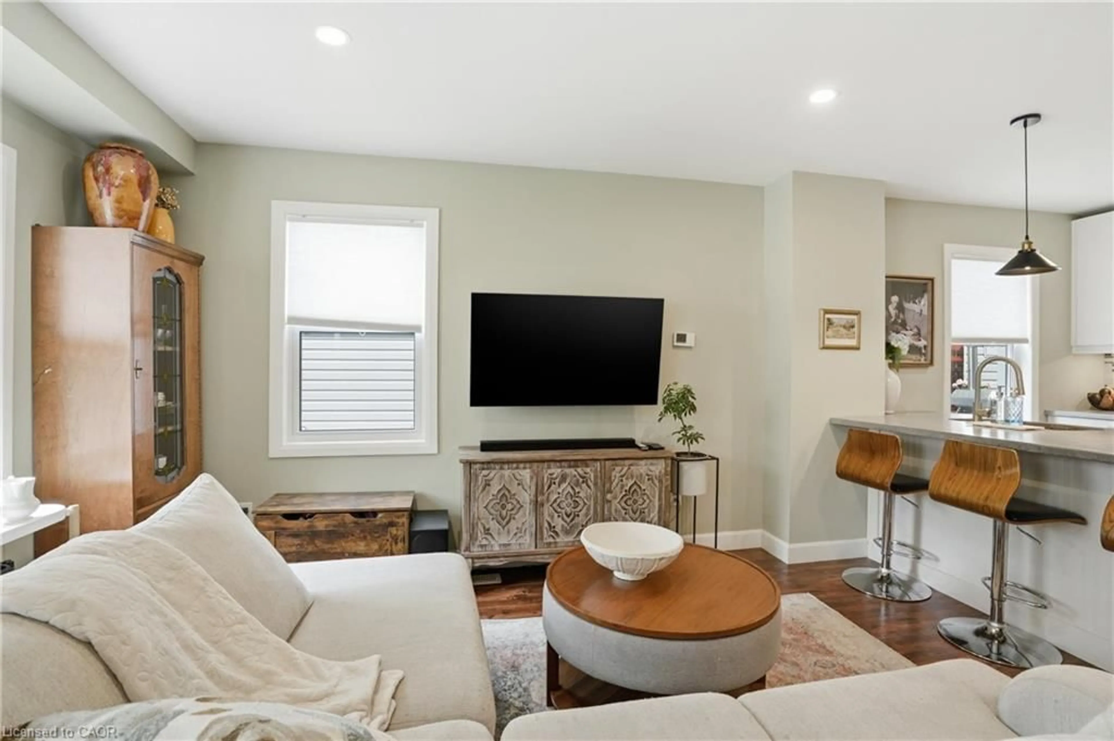 Living room with furniture, unknown for 47 New St, Hamilton Ontario L8P 4J6