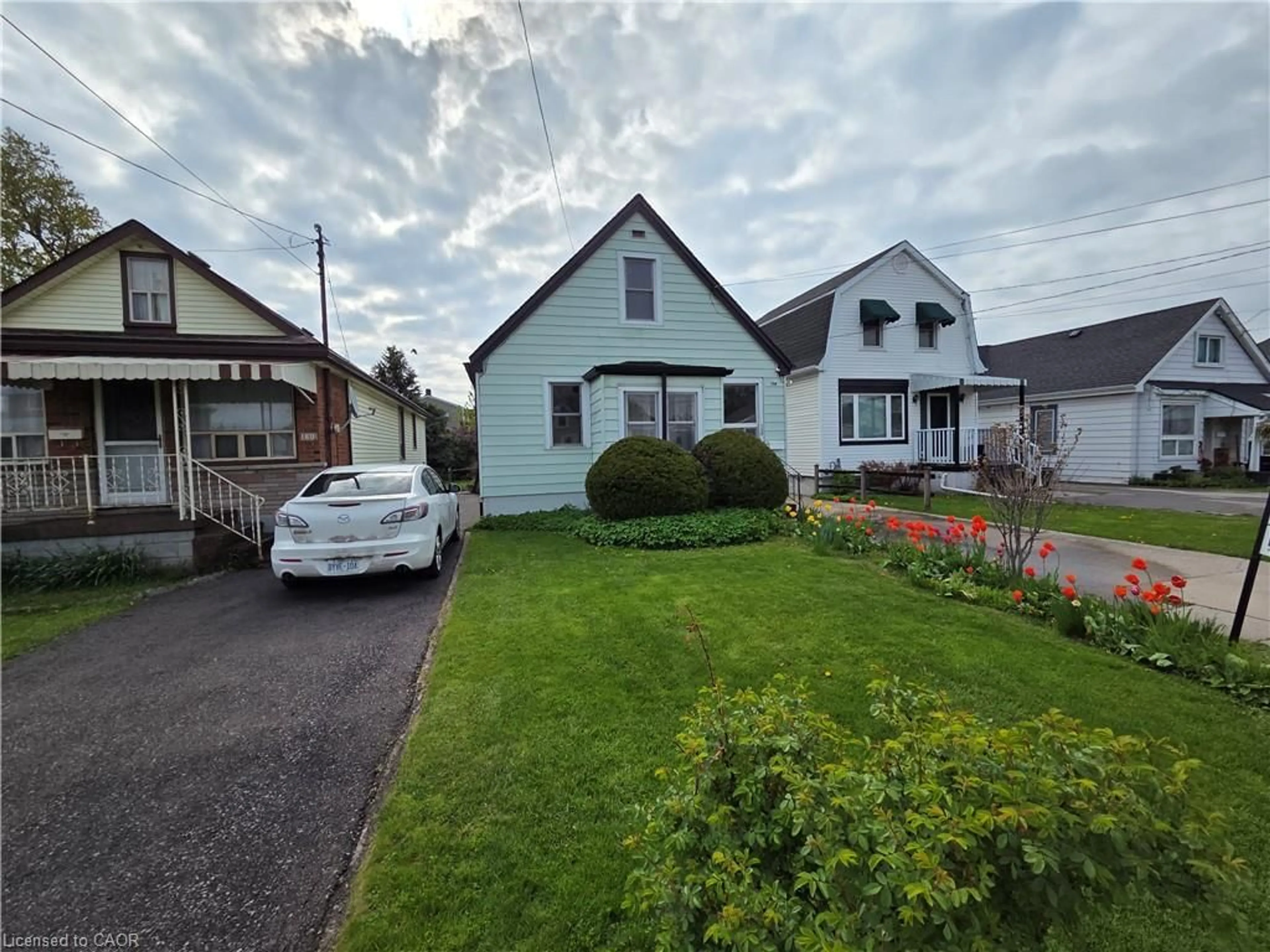 A pic from outside/outdoor area/front of a property/back of a property/a pic from drone, street for 156 Adeline Ave, Hamilton Ontario L8H 5T8
