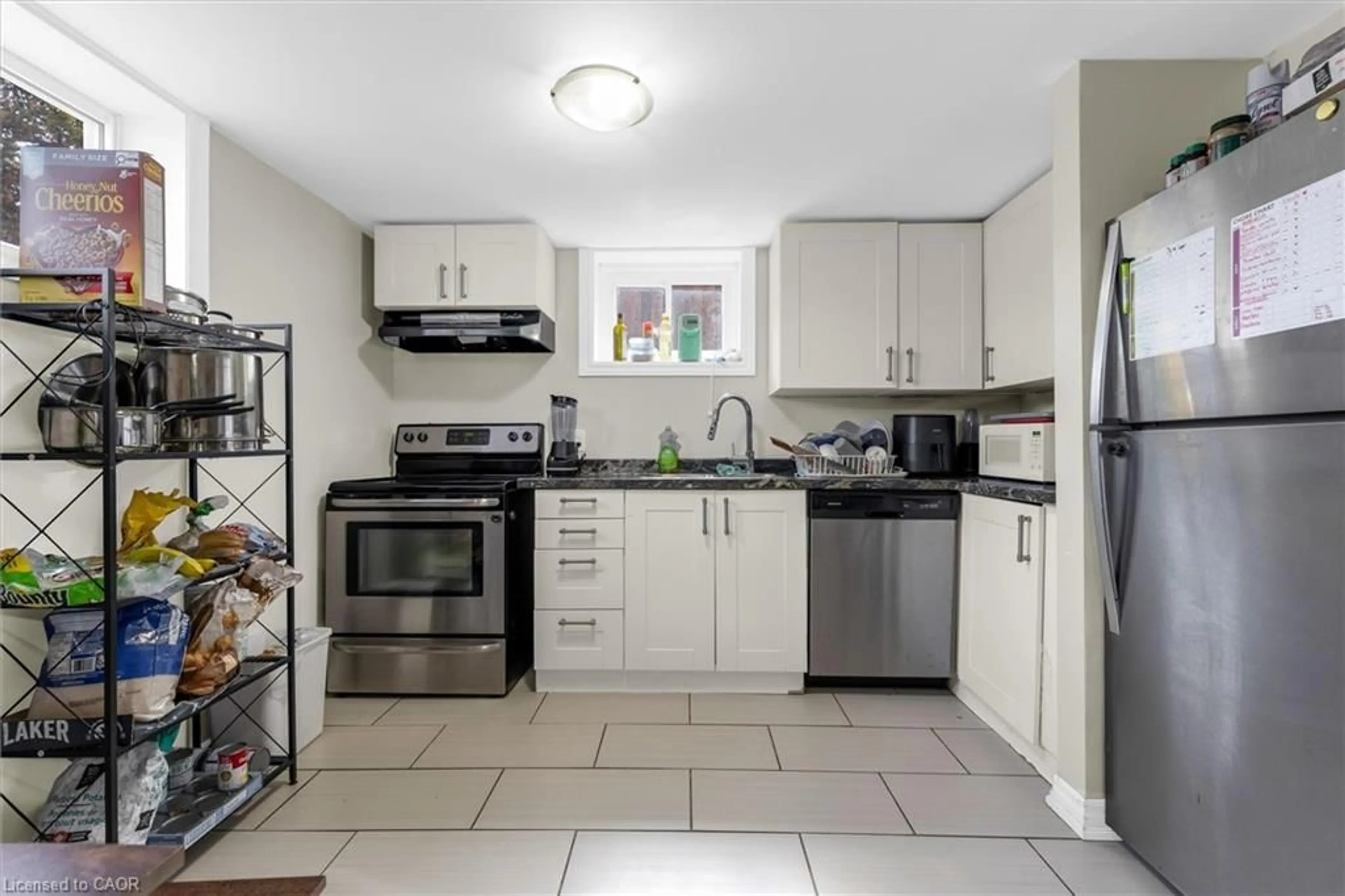 Standard kitchen, ceramic/tile floor for 46 Beaconsfield Dr, Hamilton Ontario L8T 2W9