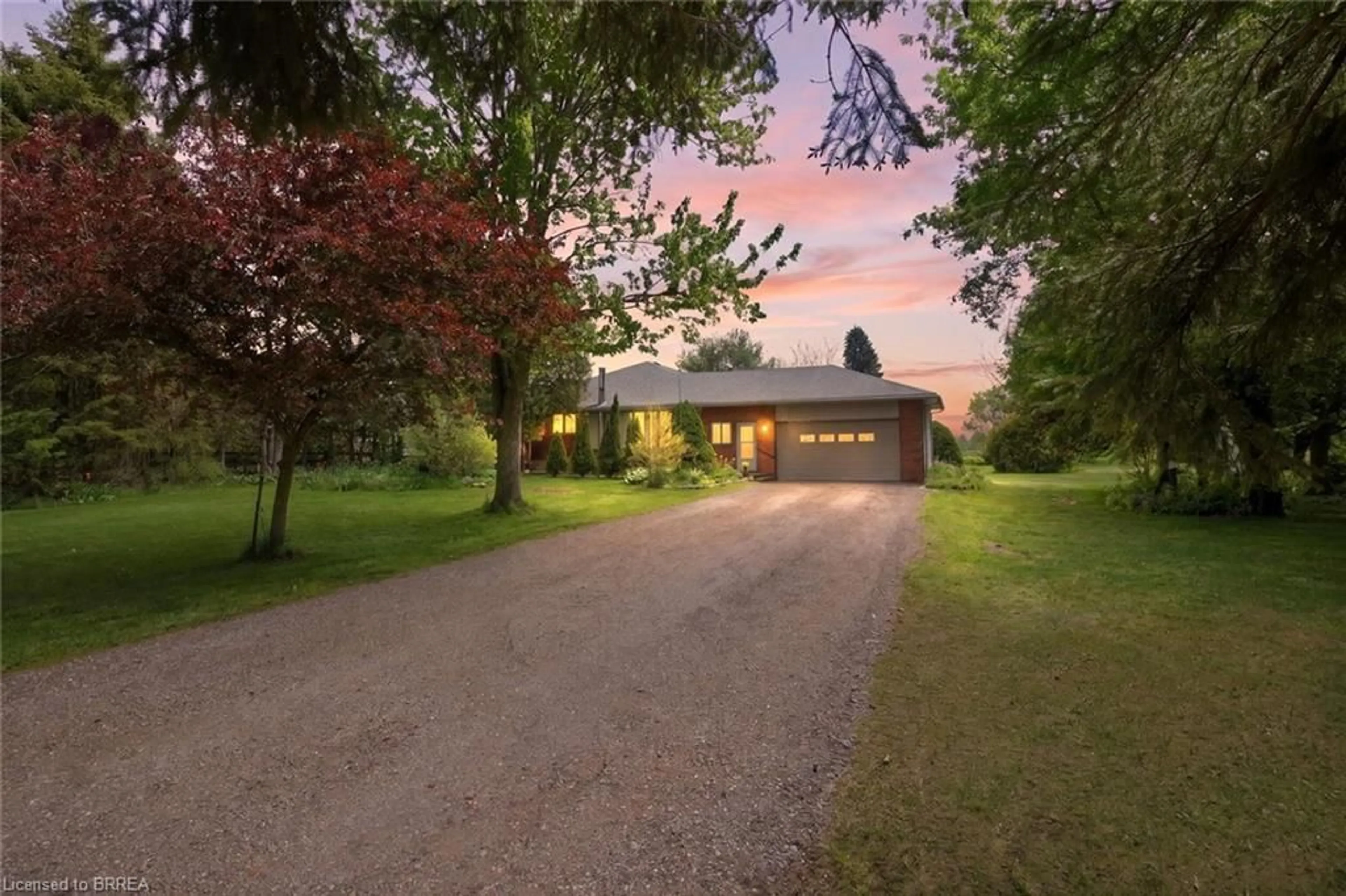A pic from outside/outdoor area/front of a property/back of a property/a pic from drone, street for 237 Cleaver Rd, Brantford Ontario N3R 0B8