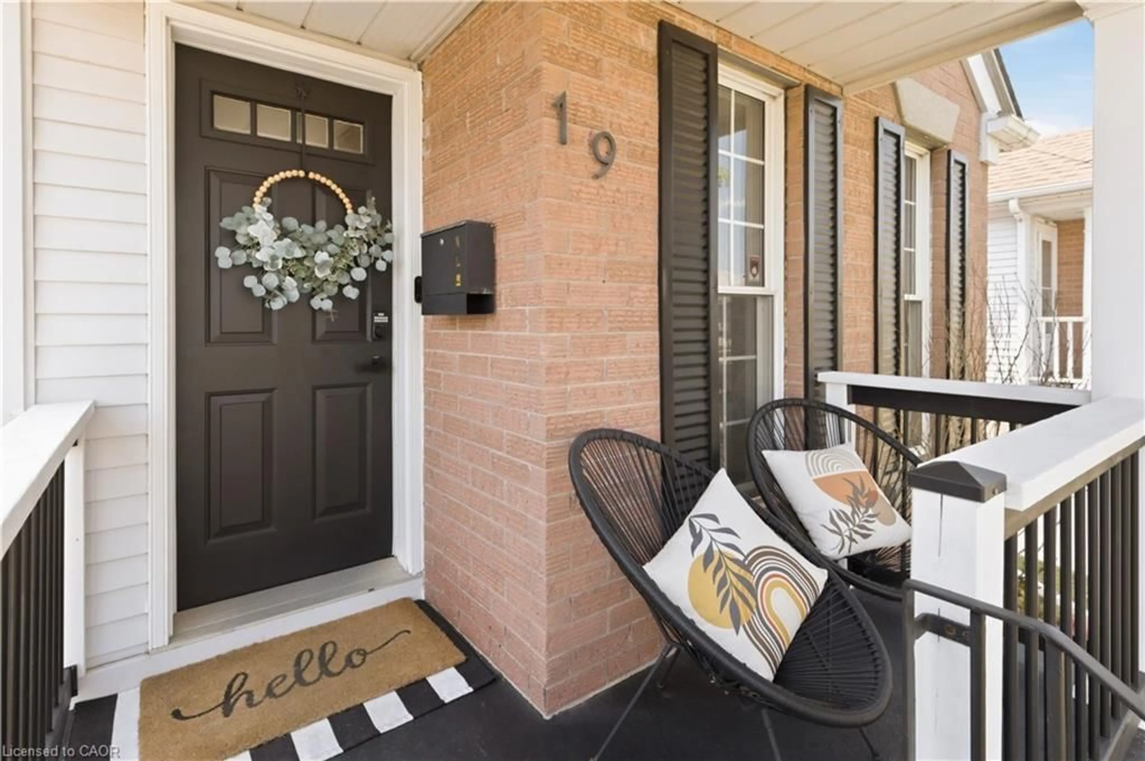 Indoor entryway for 19 Milfoil Cres, Kitchener Ontario N2E 3L2