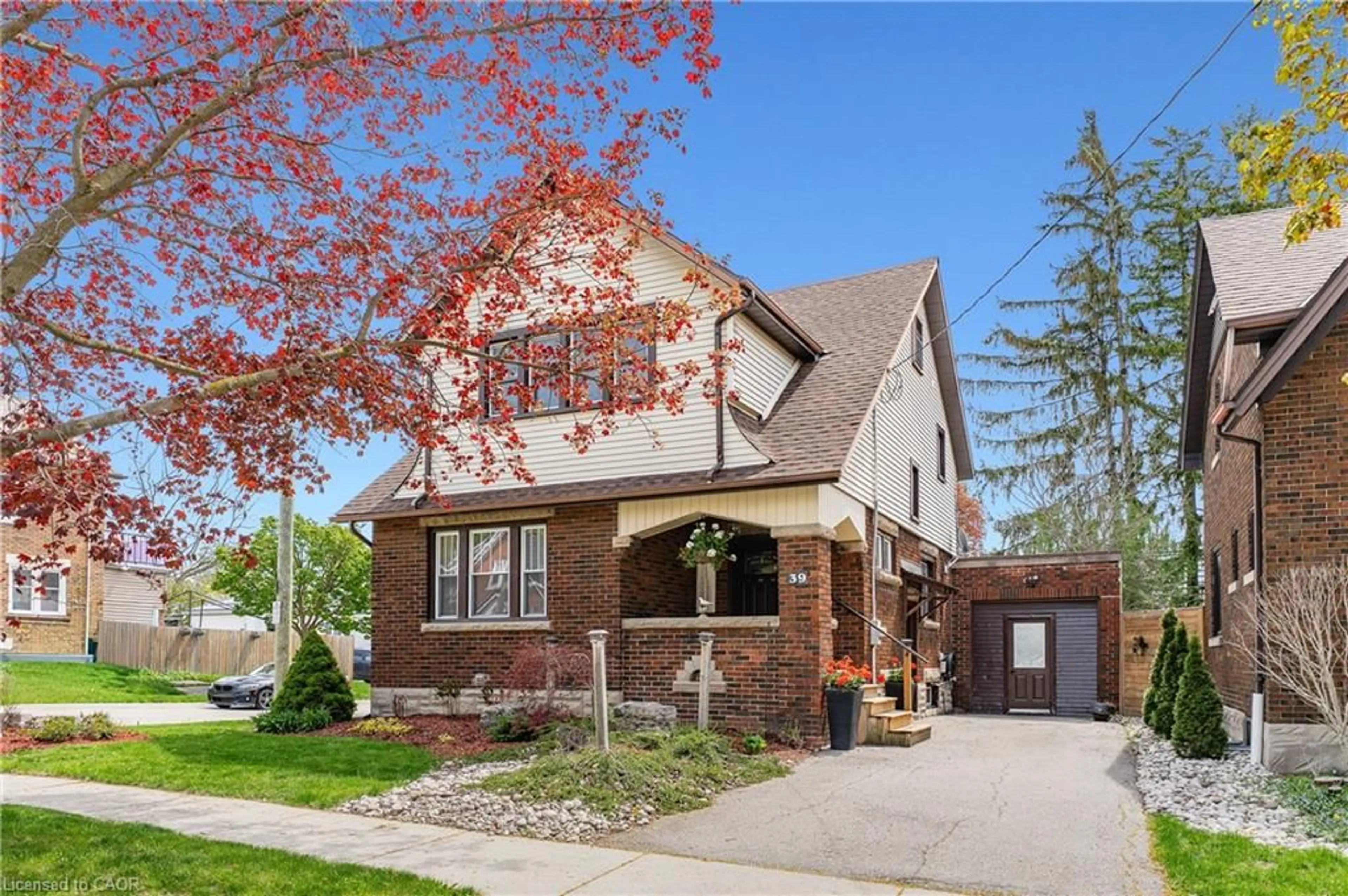 Home with brick exterior material, street for 39 Borden Ave, Kitchener Ontario N2H 3H9