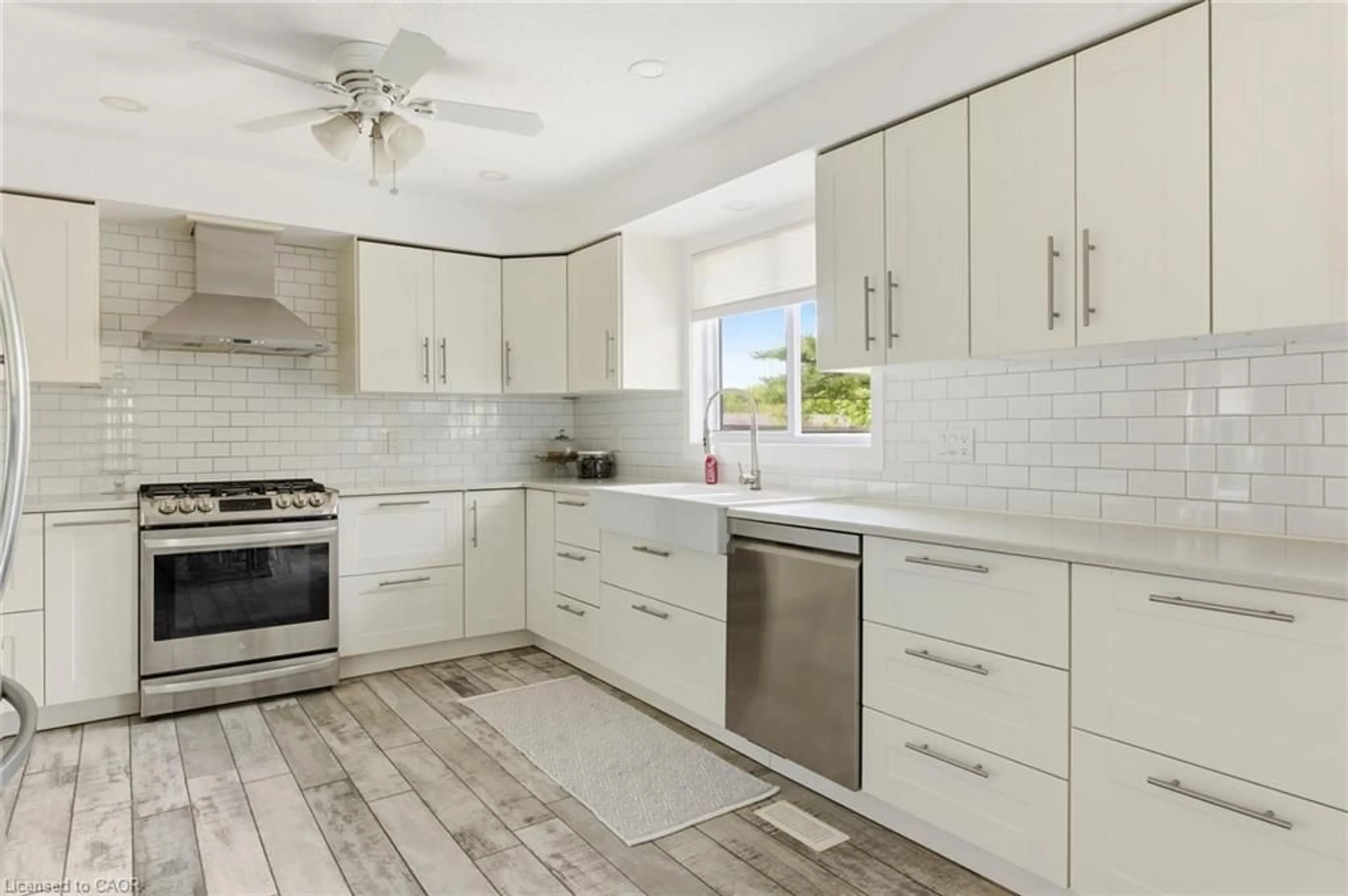 Open concept kitchen, ceramic/tile floor for 25 Greenock Dr, Kitchener Ontario N2E 2J9
