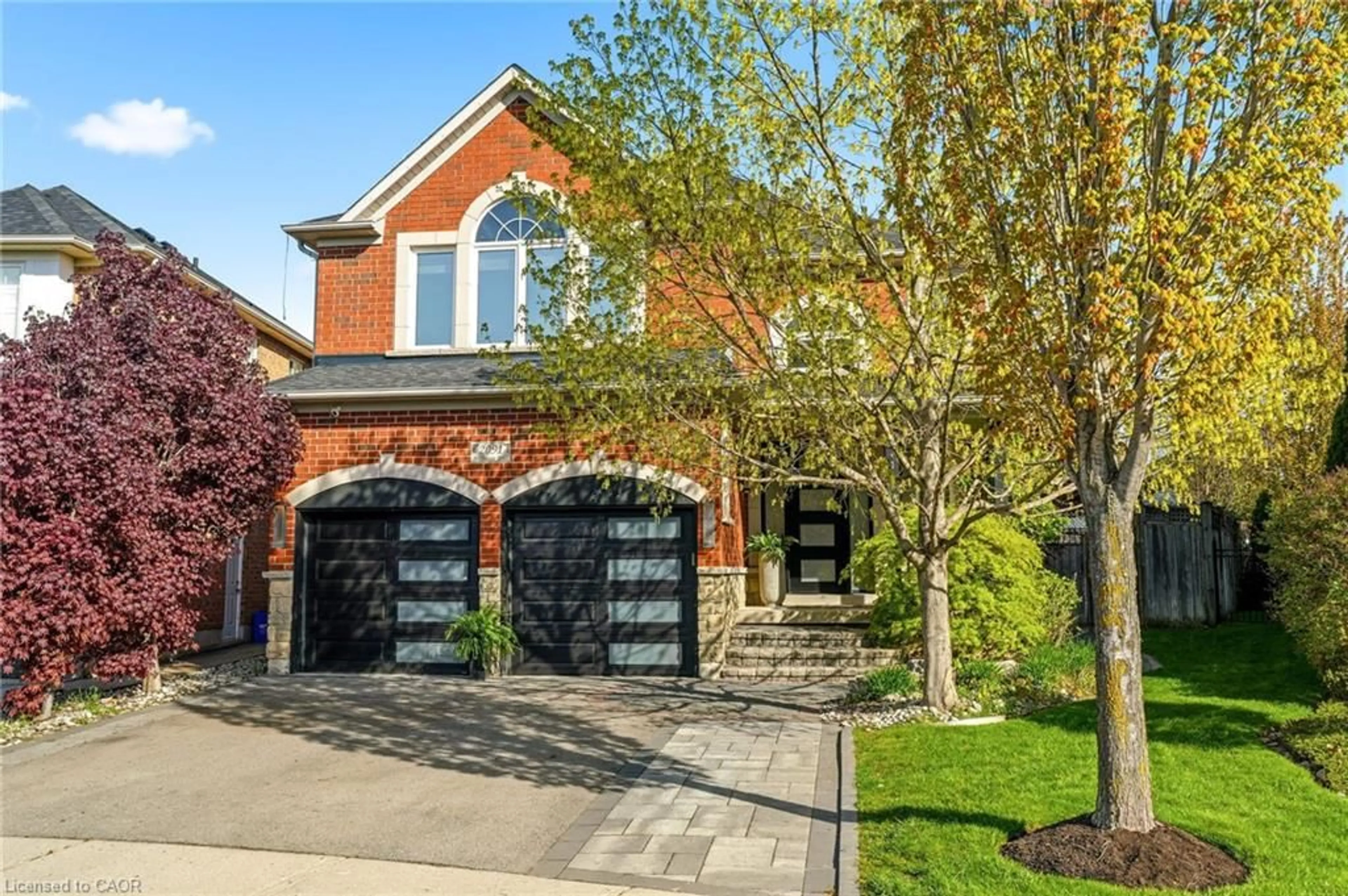 Home with brick exterior material, street for 2091 Willhaven Trail, Oakville Ontario L6M 5G3