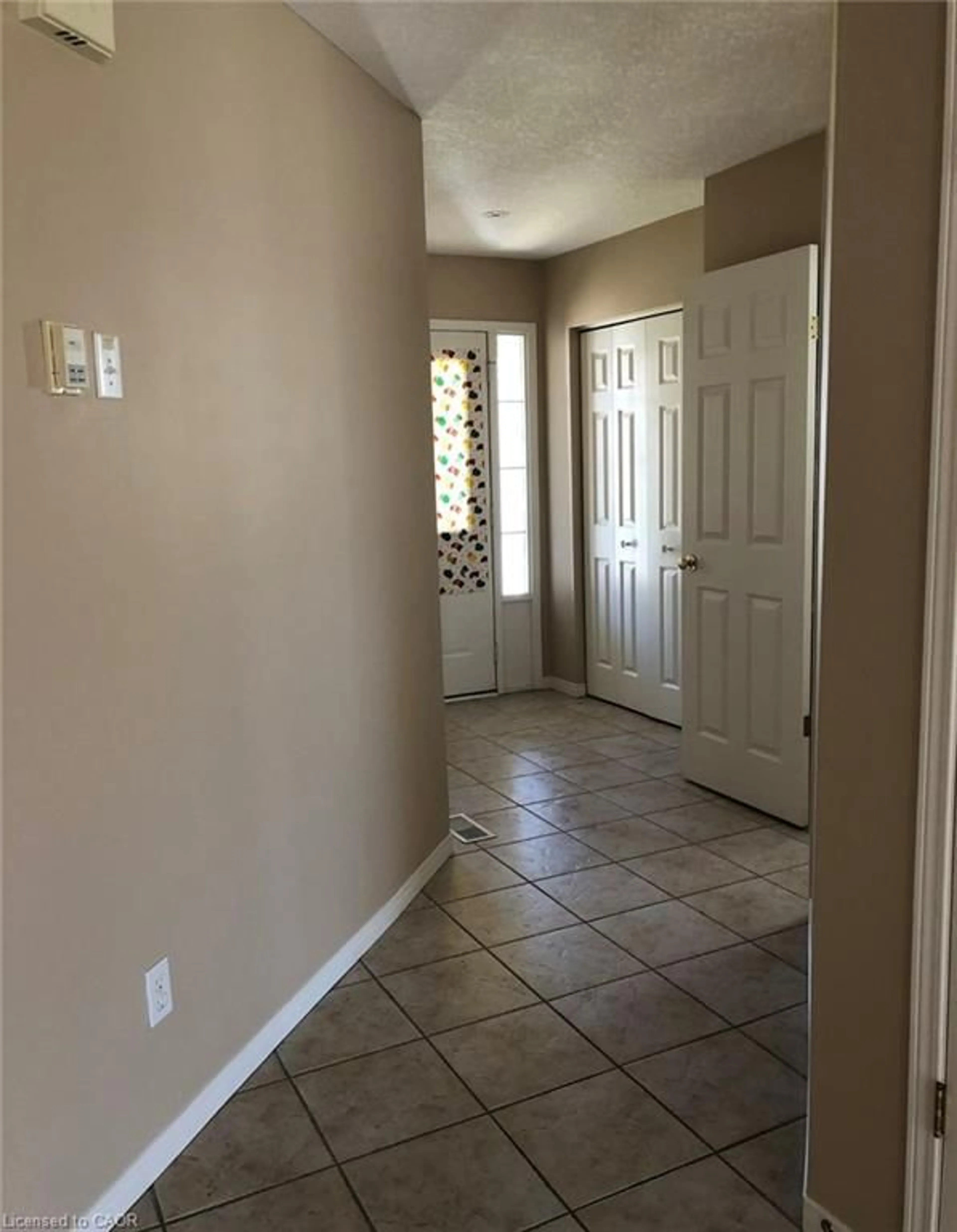 Indoor entryway for 350 Havendale Cres, Waterloo Ontario N2T 2T2