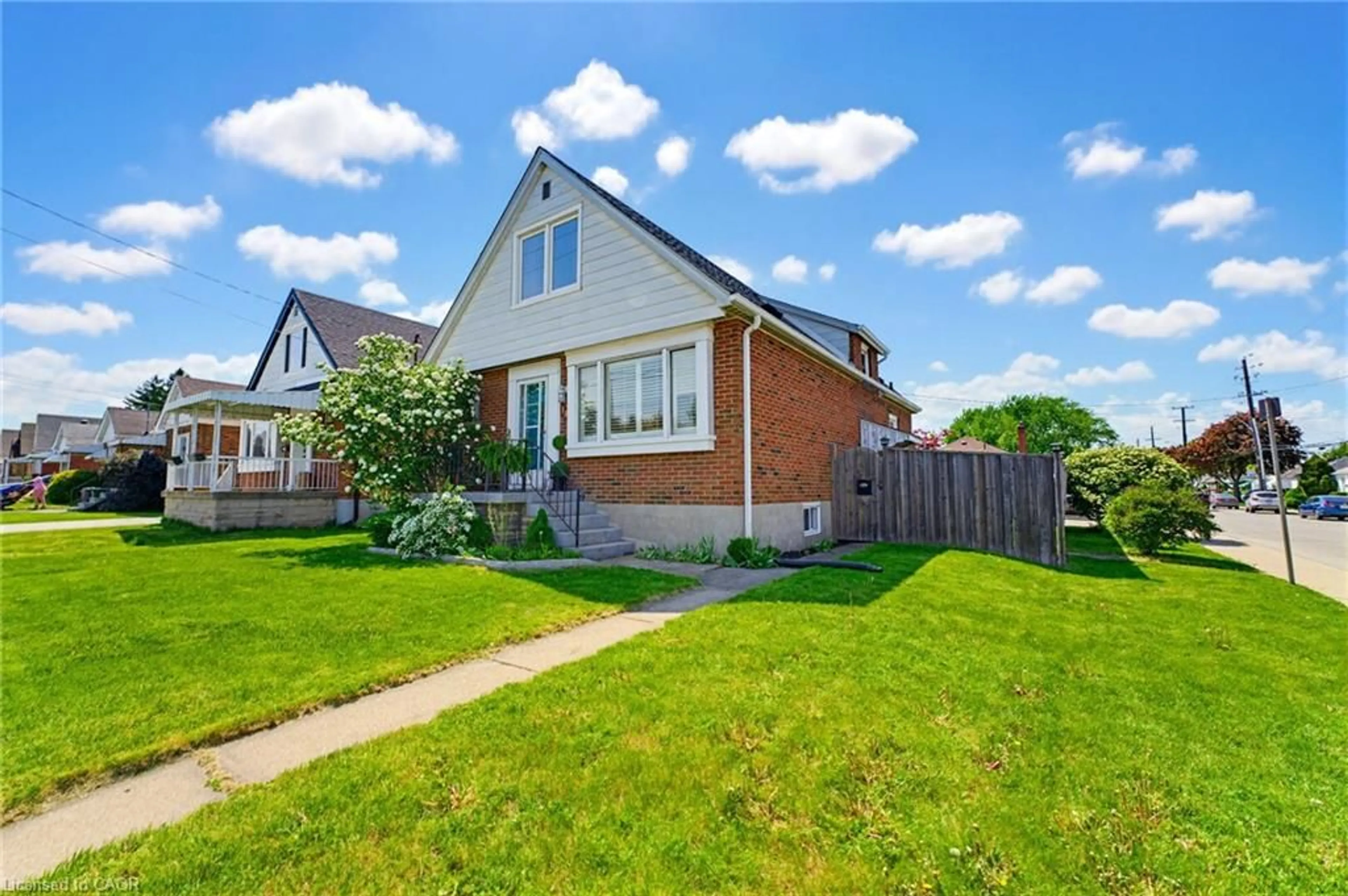 Home with brick exterior material, street for 140 Parkdale Ave, Hamilton Ontario L8K 3P4