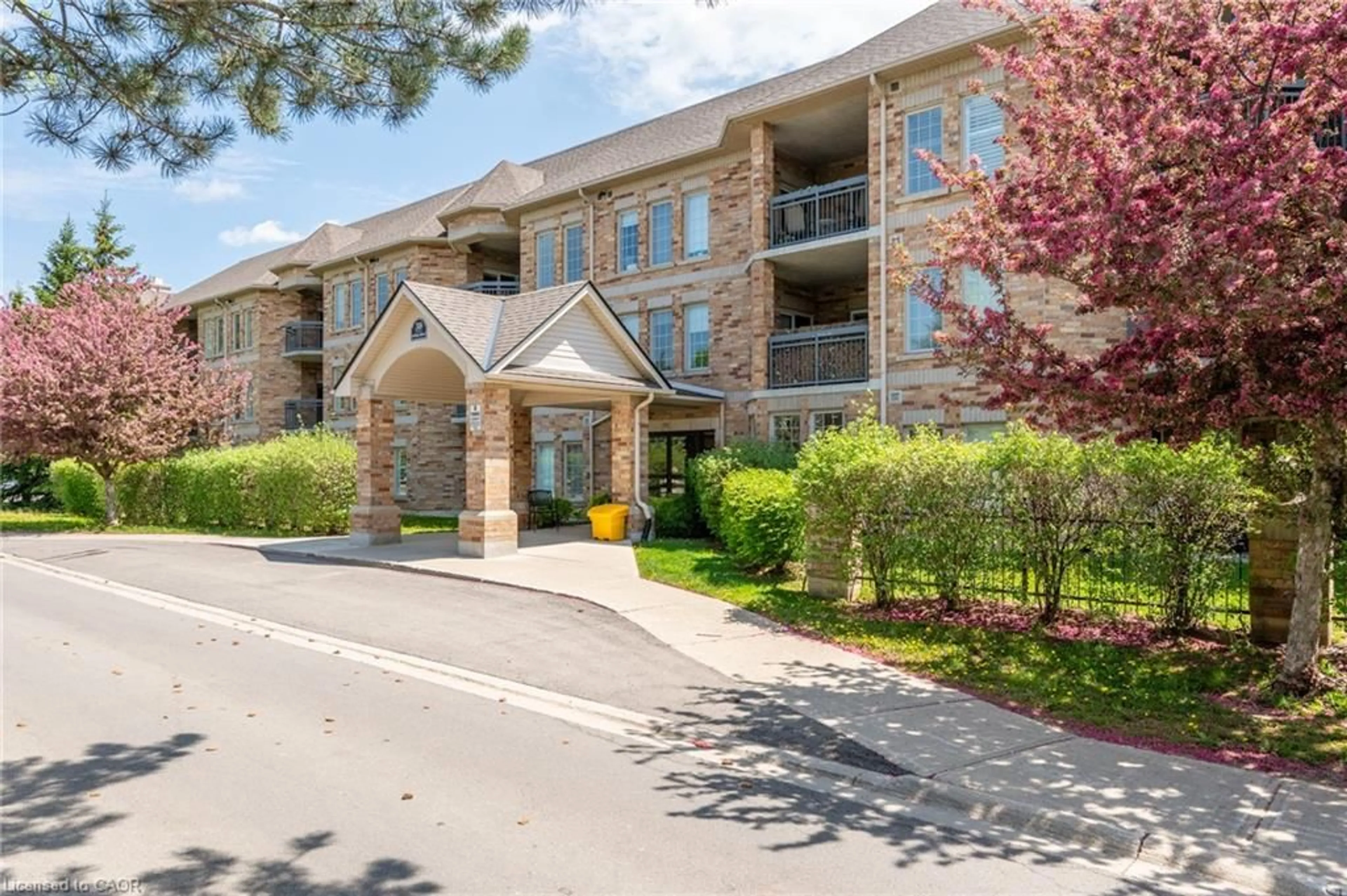 Patio, unknown for 59 Critzia Dr #208, Mount Hope Ontario L0R 1W0