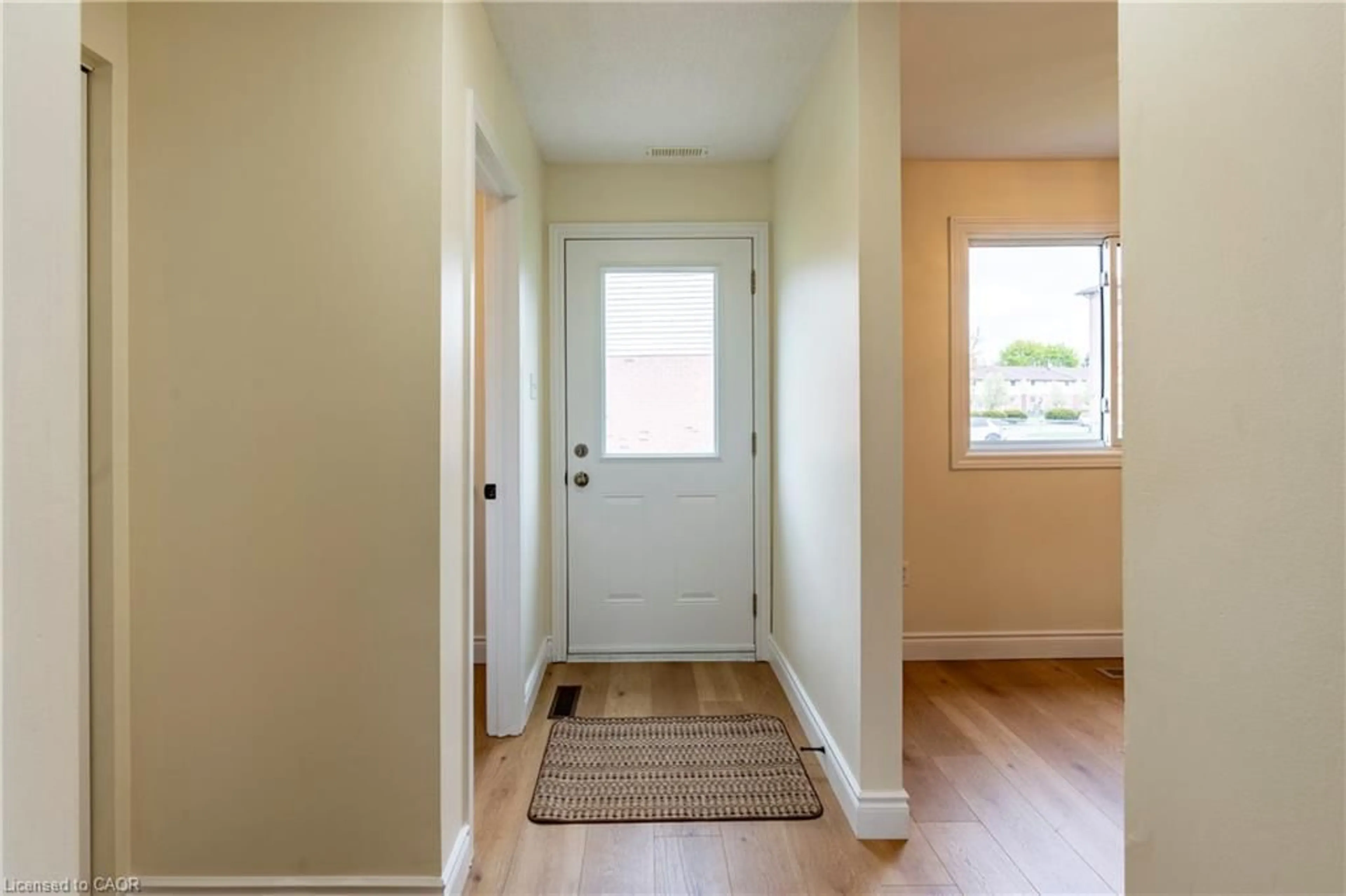 Indoor entryway for 483 Springbank Ave #24, Woodstock Ontario N4T 1R1
