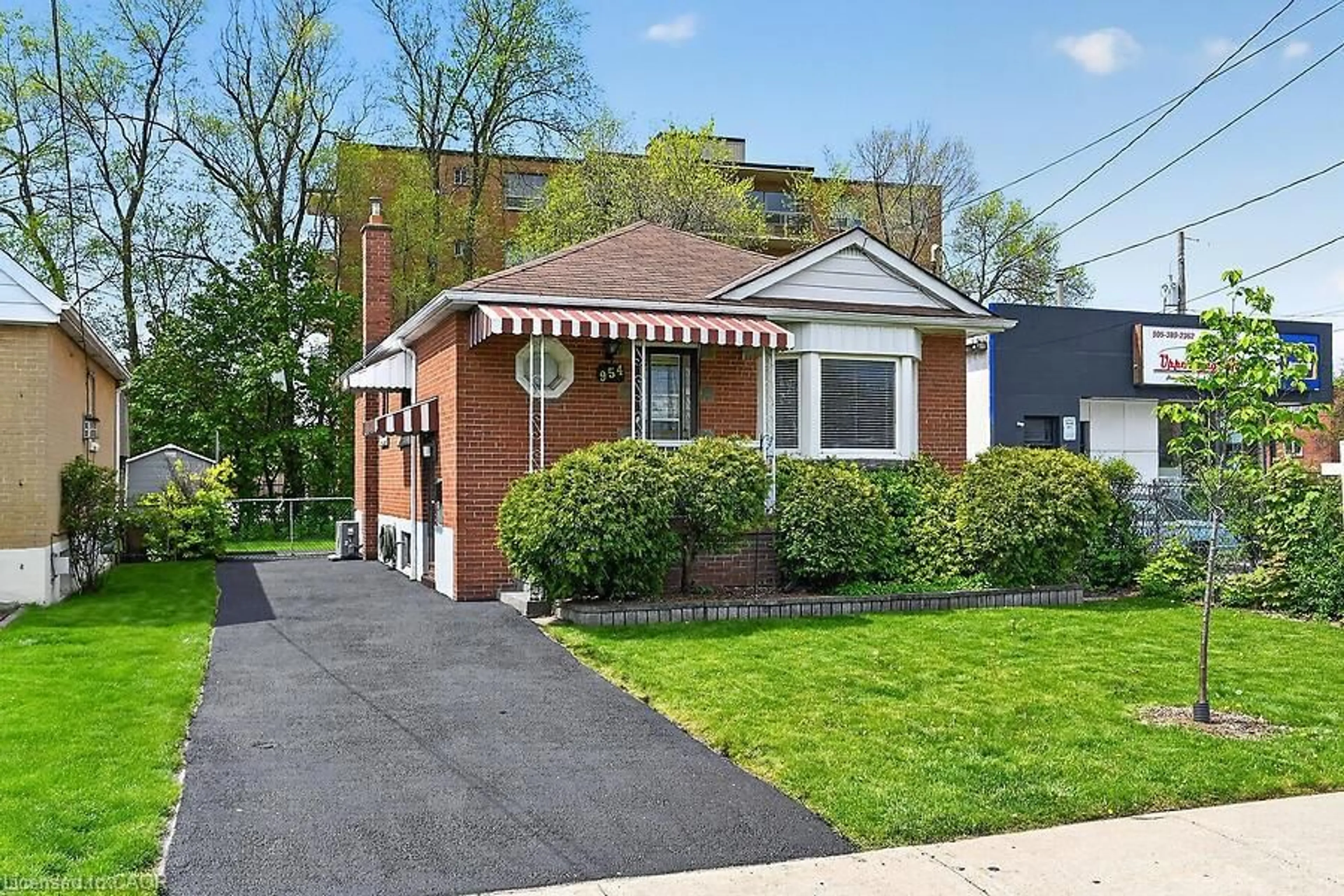 Home with brick exterior material, street for 954 Queensdale Ave, Hamilton Ontario L8T 1H6