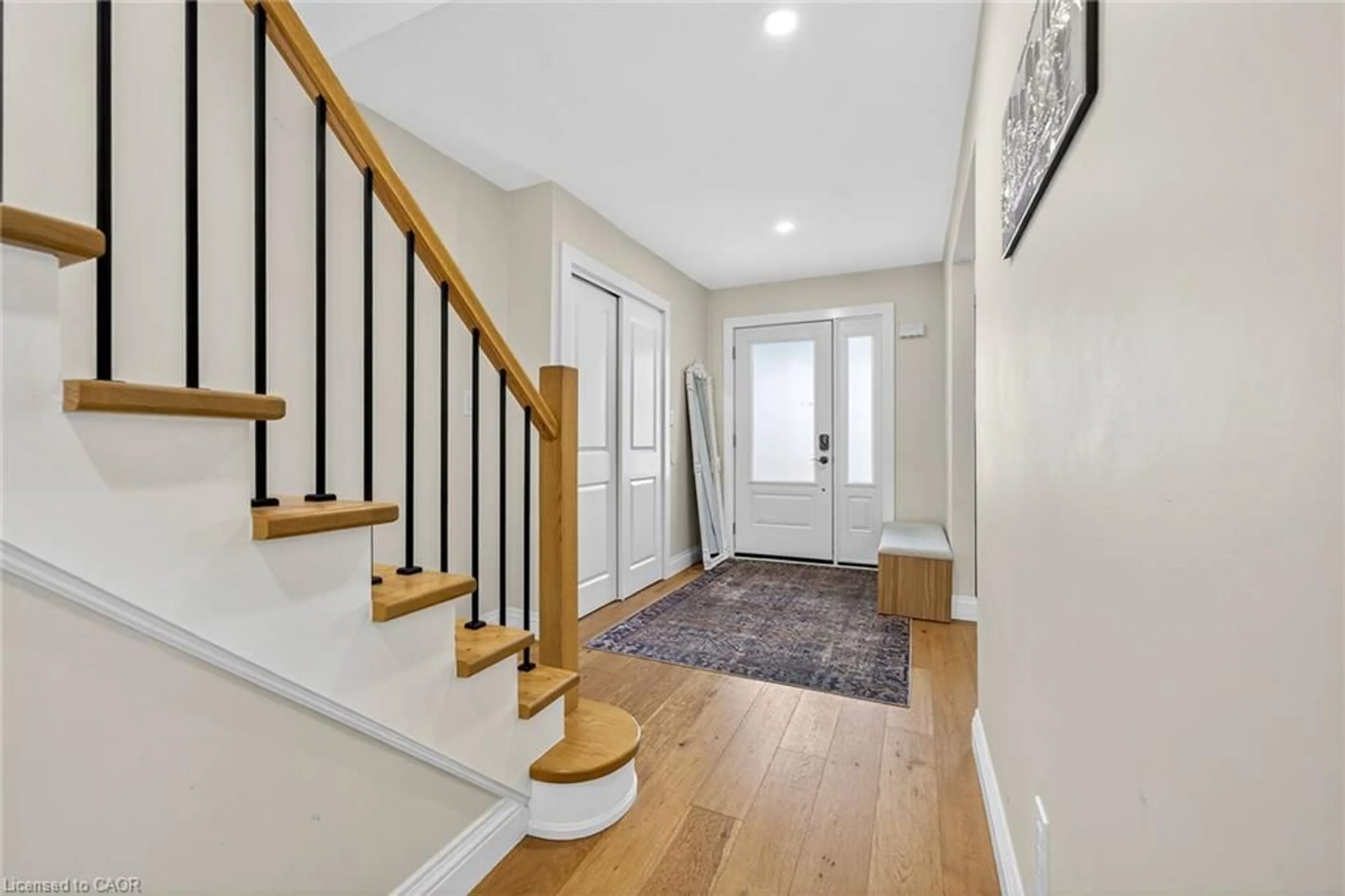 Indoor entryway for 309 Sanatorium Rd, Hamilton Ontario L9C 1Z4