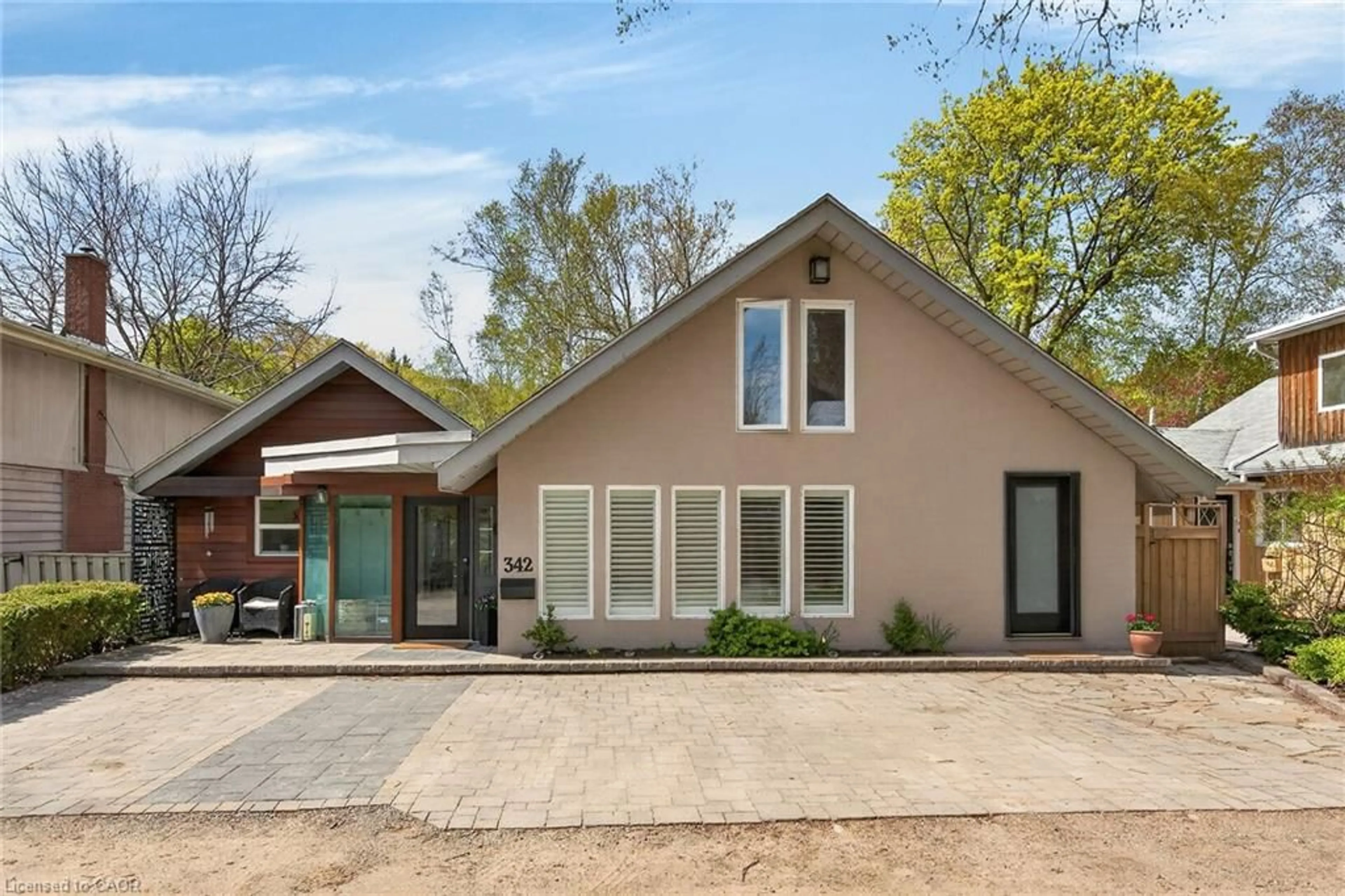 Home with brick exterior material, street for 342 Meadow Wood Lane, Mississauga Ontario L5J 2S9