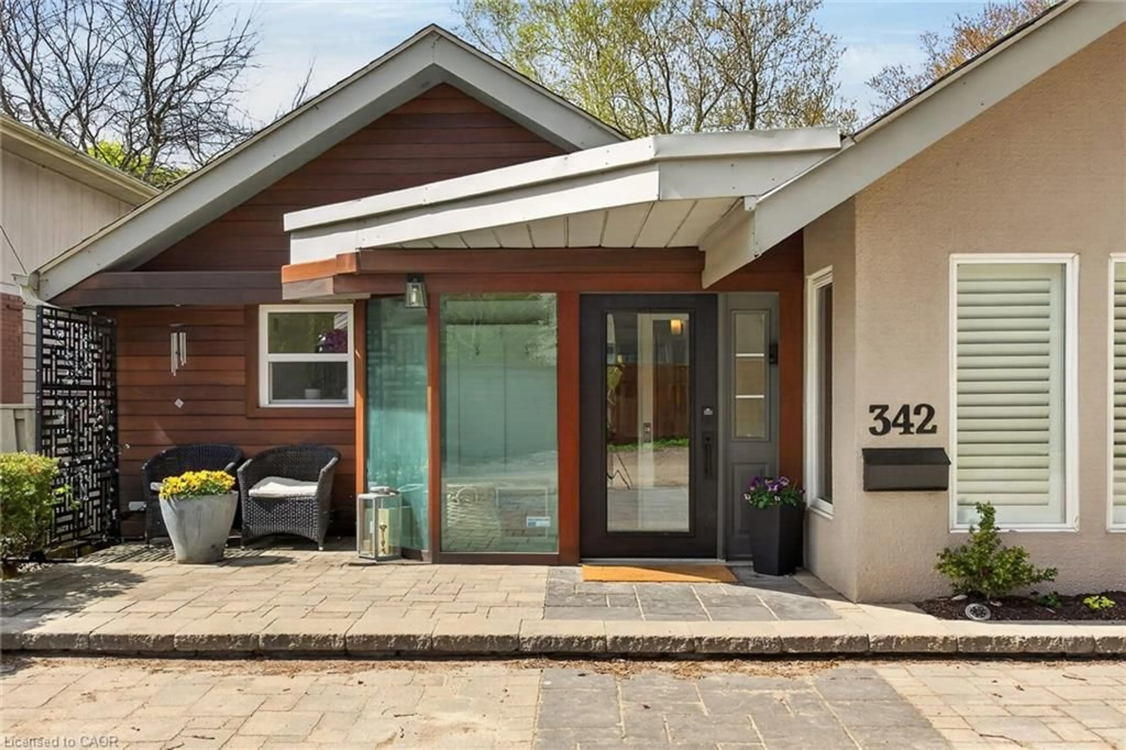 Home with brick exterior material, street for 342 Meadow Wood Lane, Mississauga Ontario L5J 2S9