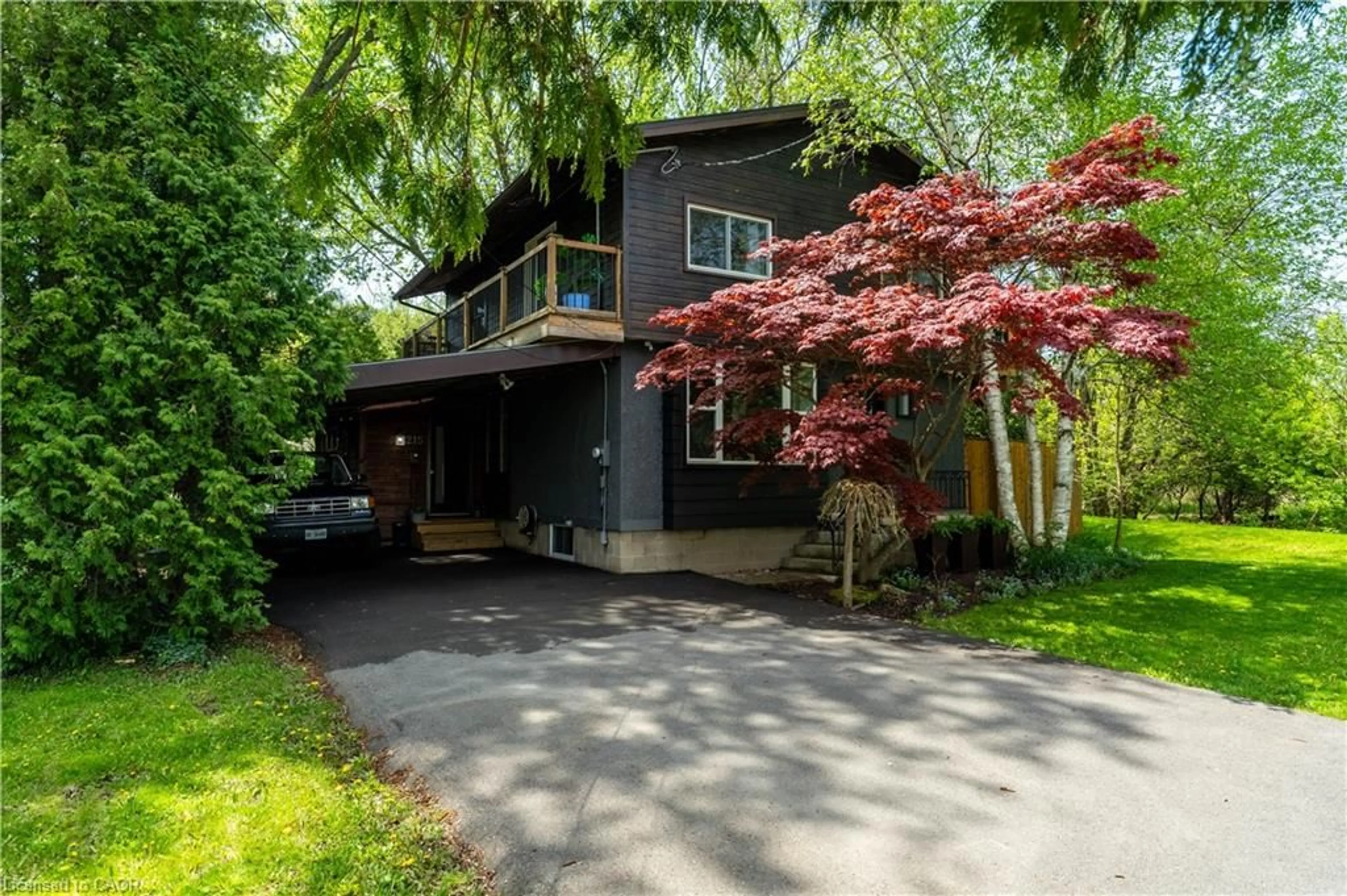 Home with vinyl exterior material, street for 215 Iona Ave, Hamilton Ontario L8S 2M3