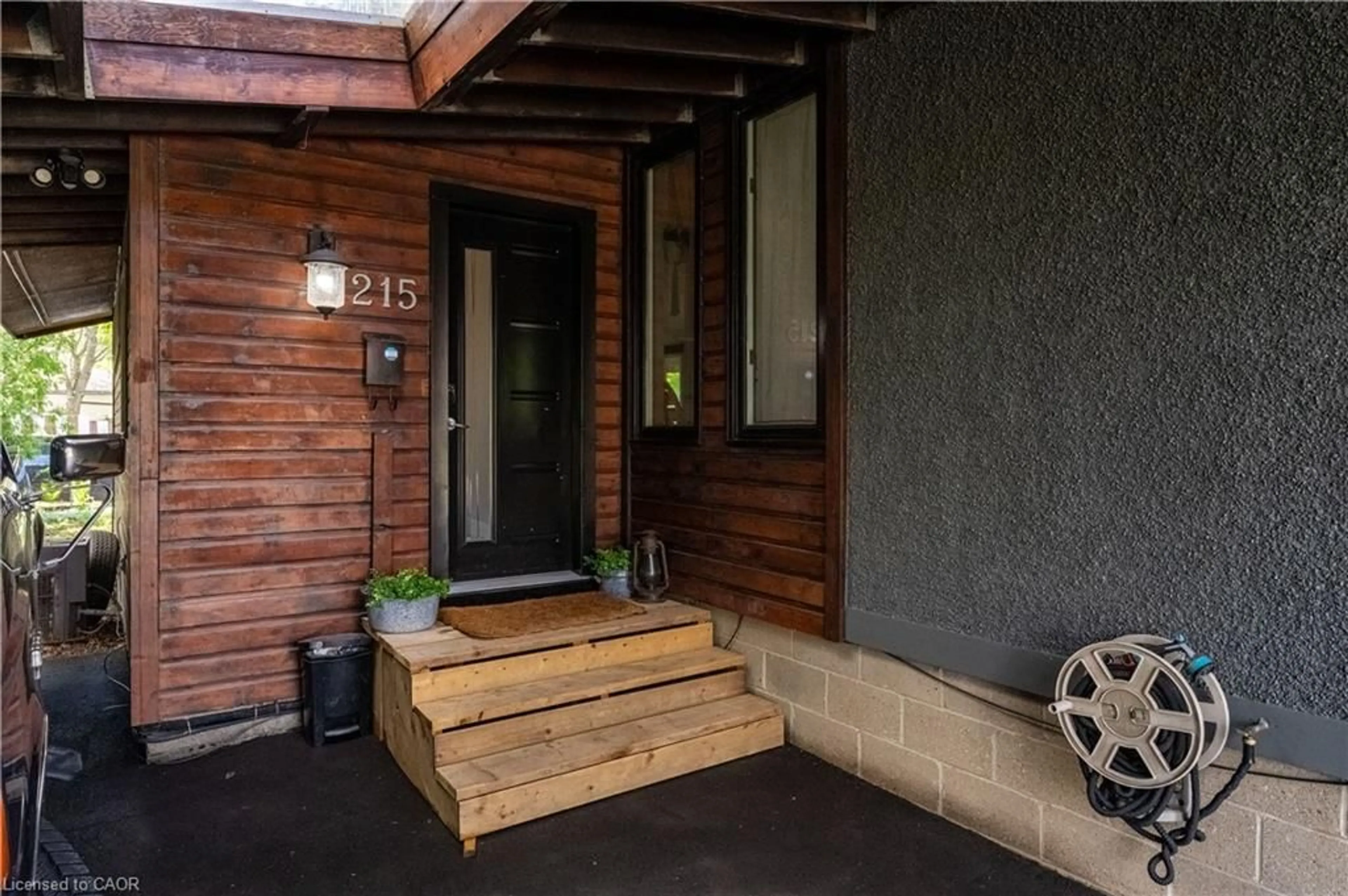 Indoor entryway for 215 Iona Ave, Hamilton Ontario L8S 2M3