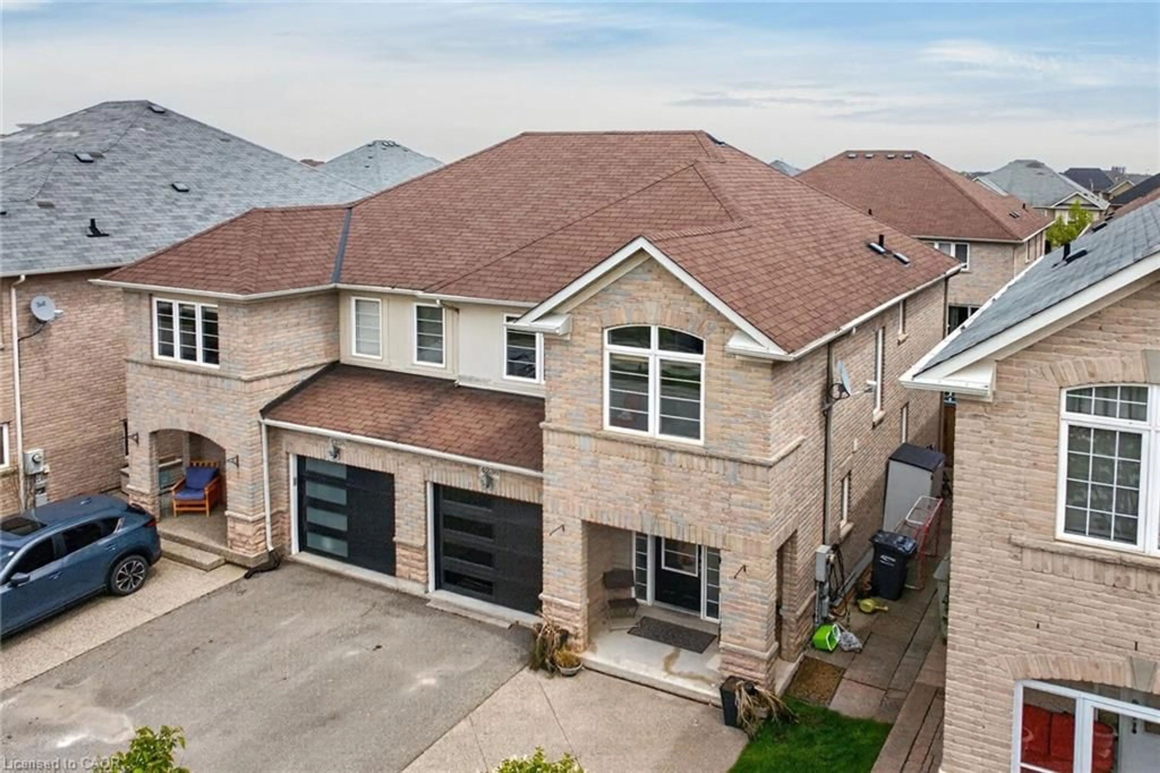 A pic from outside/outdoor area/front of a property/back of a property/a pic from drone, street for 4236 Prudham Ave, Burlington Ontario L7M 0N3