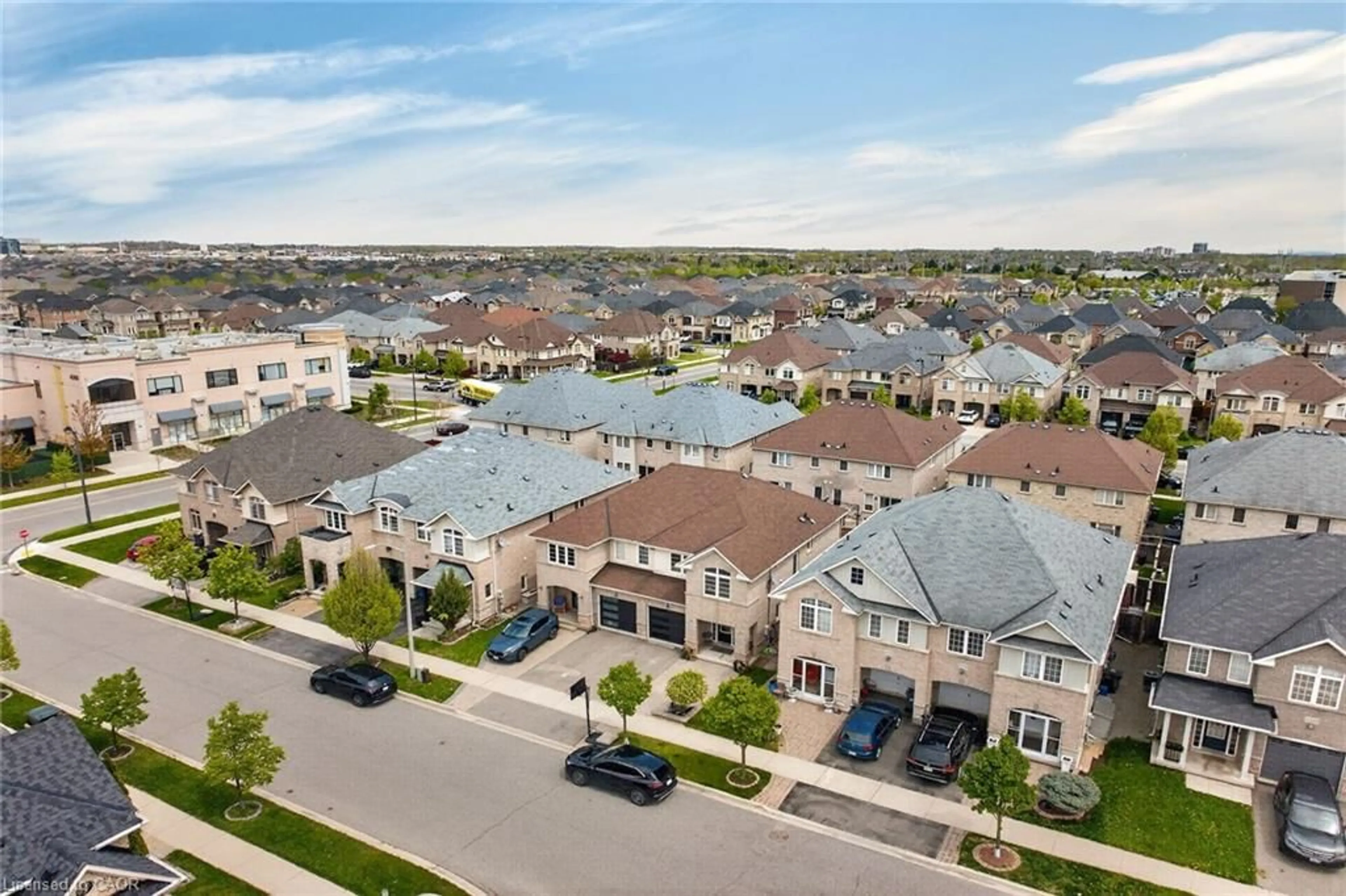 A pic from outside/outdoor area/front of a property/back of a property/a pic from drone, unknown for 4236 Prudham Ave, Burlington Ontario L7M 0N3