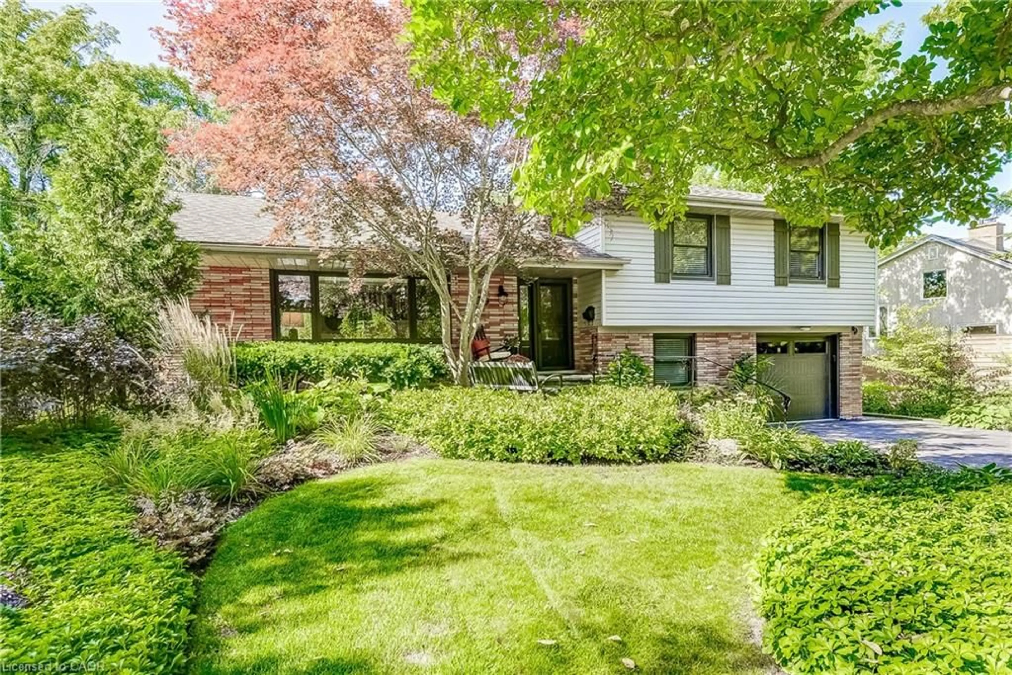 Home with brick exterior material, street for 692 Courtland Pl, Burlington Ontario L7R 2M6
