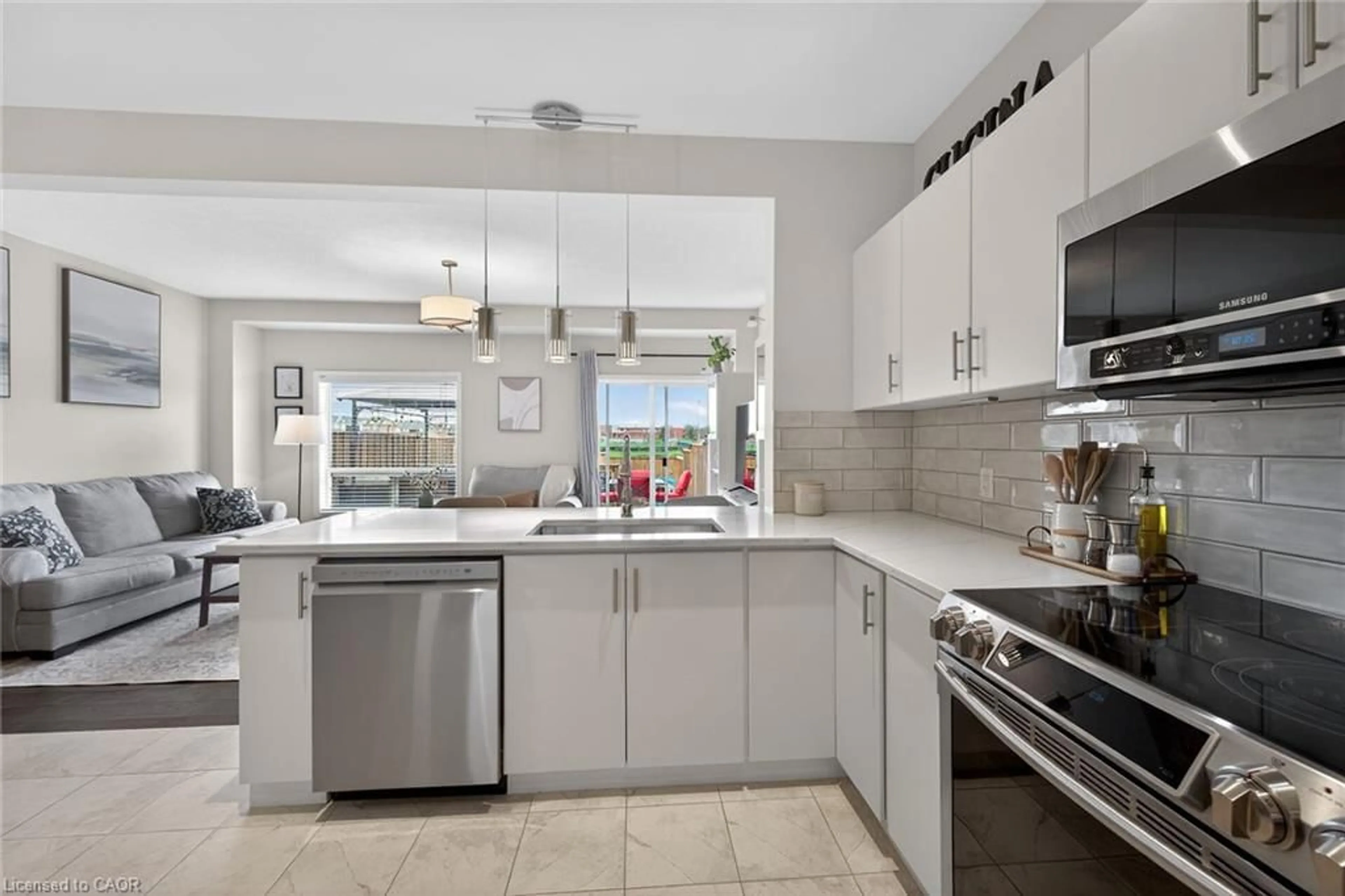 Open concept kitchen, ceramic/tile floor for 167 Lormont Blvd, Stoney Creek Ontario L8J 0K2